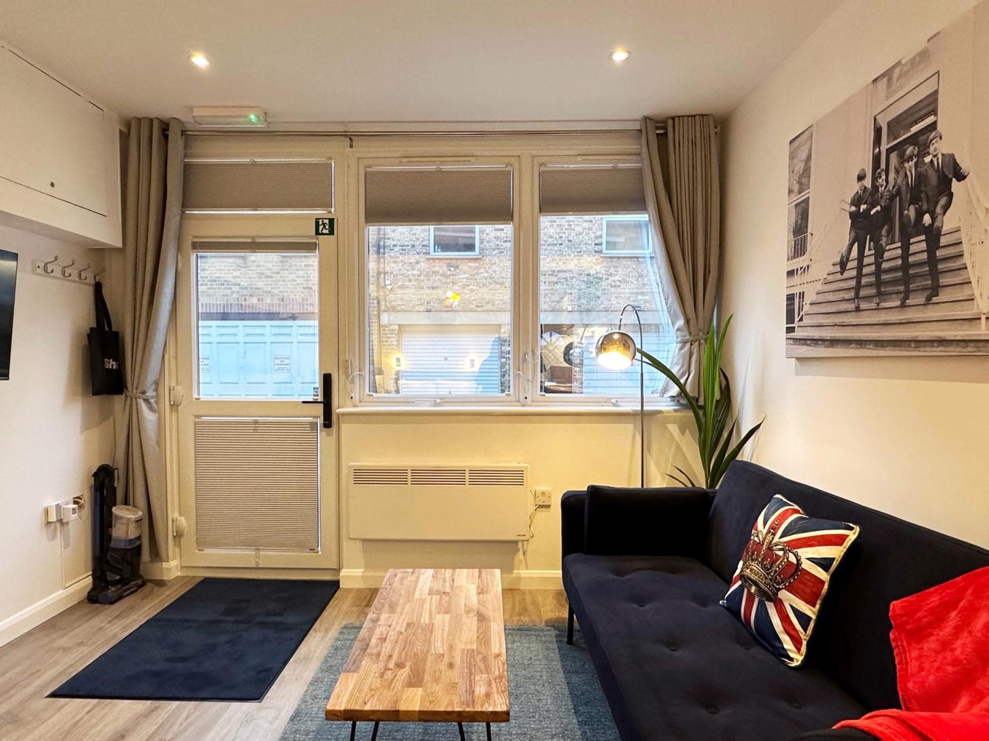 Kensington Studio Hosted By Airoperate Near Notting Hill - 1 Double Bed , 1 Sofa Bed, Ground Floor Via Private Entrance London