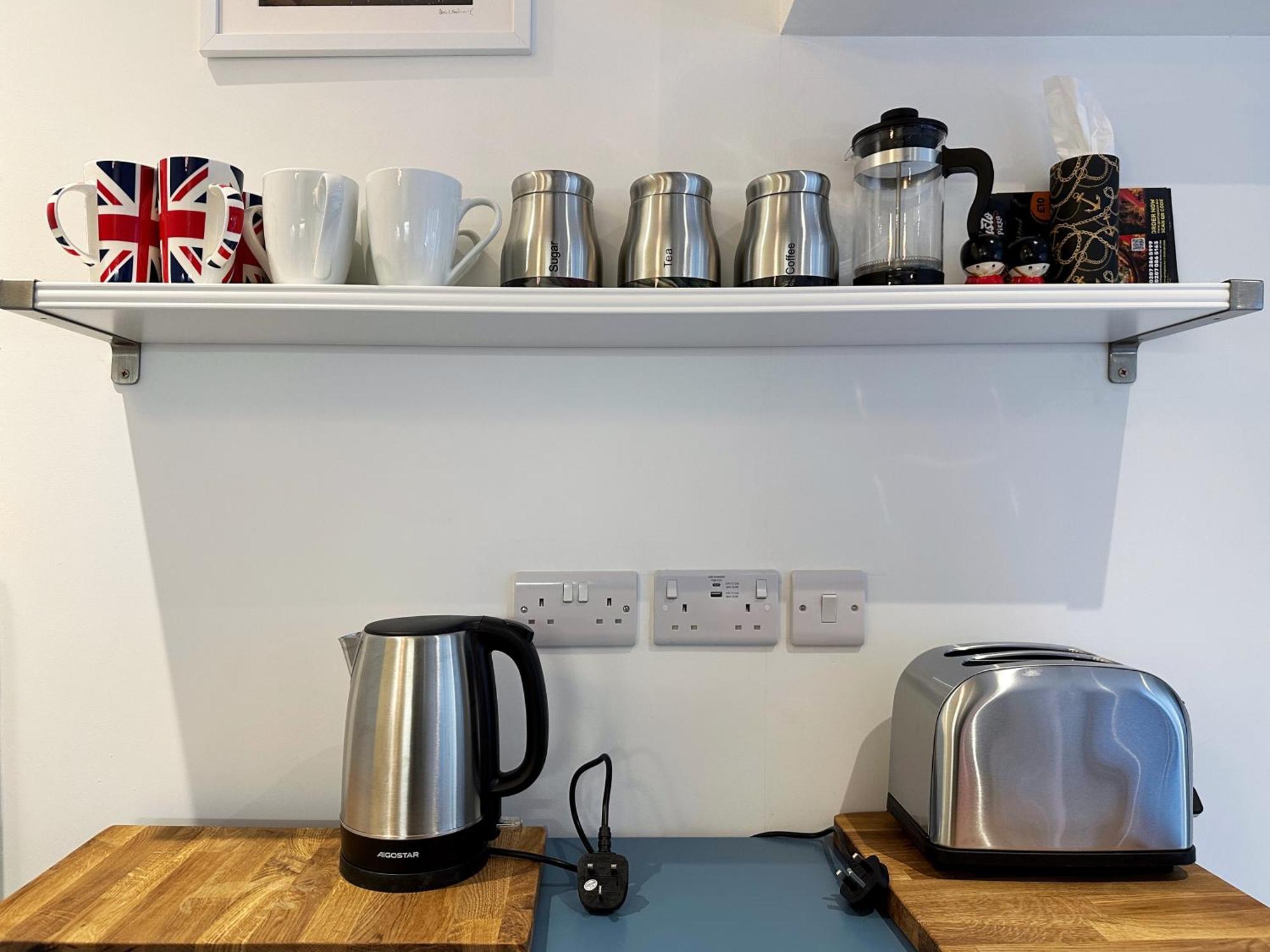 Kensington Studio Hosted By Airoperate Near Notting Hill - 1 Double Bed , 1 Sofa Bed, Ground Floor Via Private Entrance Apartment *
