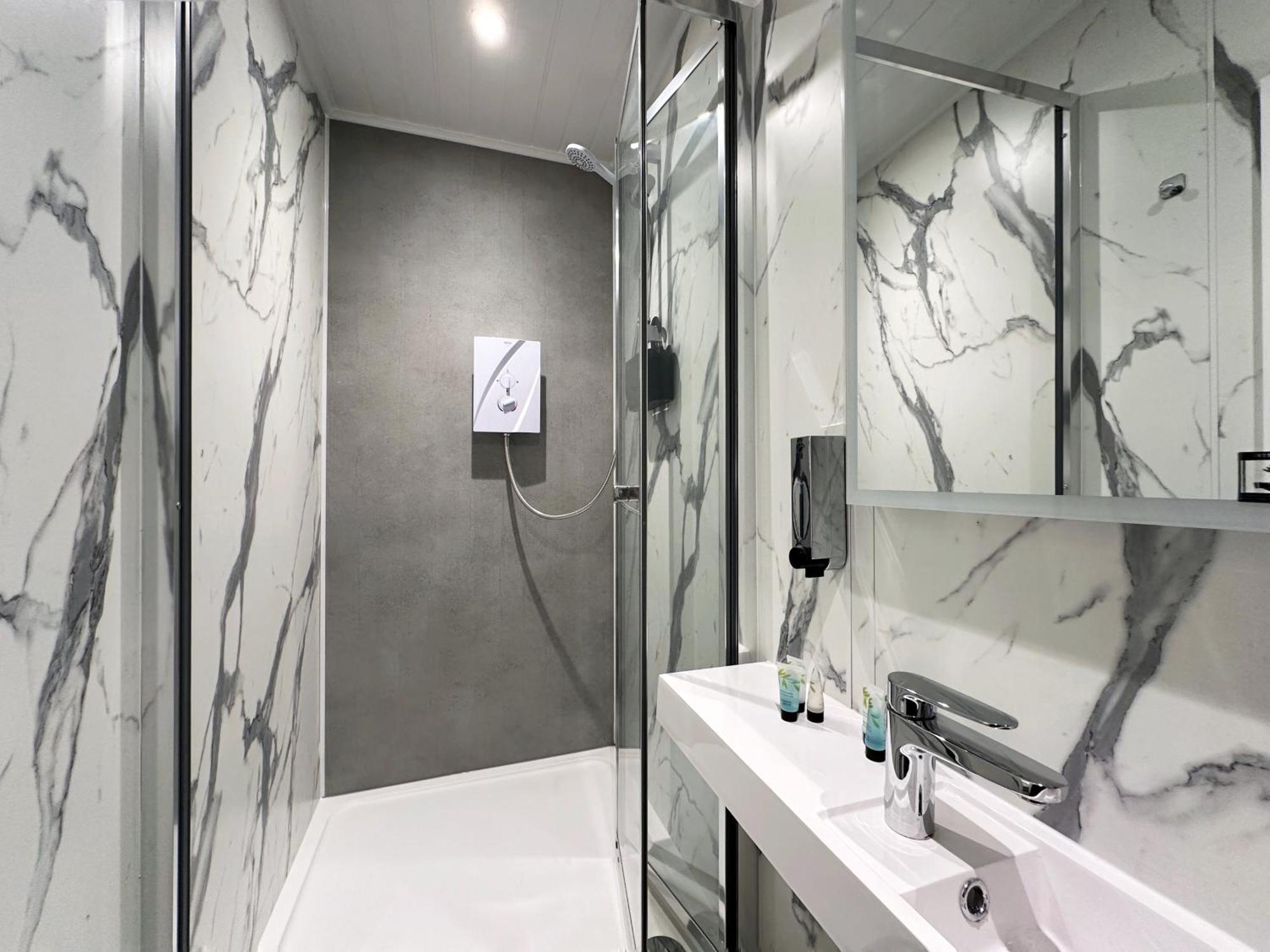 Kensington Studio Hosted By Airoperate Near Notting Hill - 1 Double Bed , 1 Sofa Bed, Ground Floor Via Private Entrance Apartment