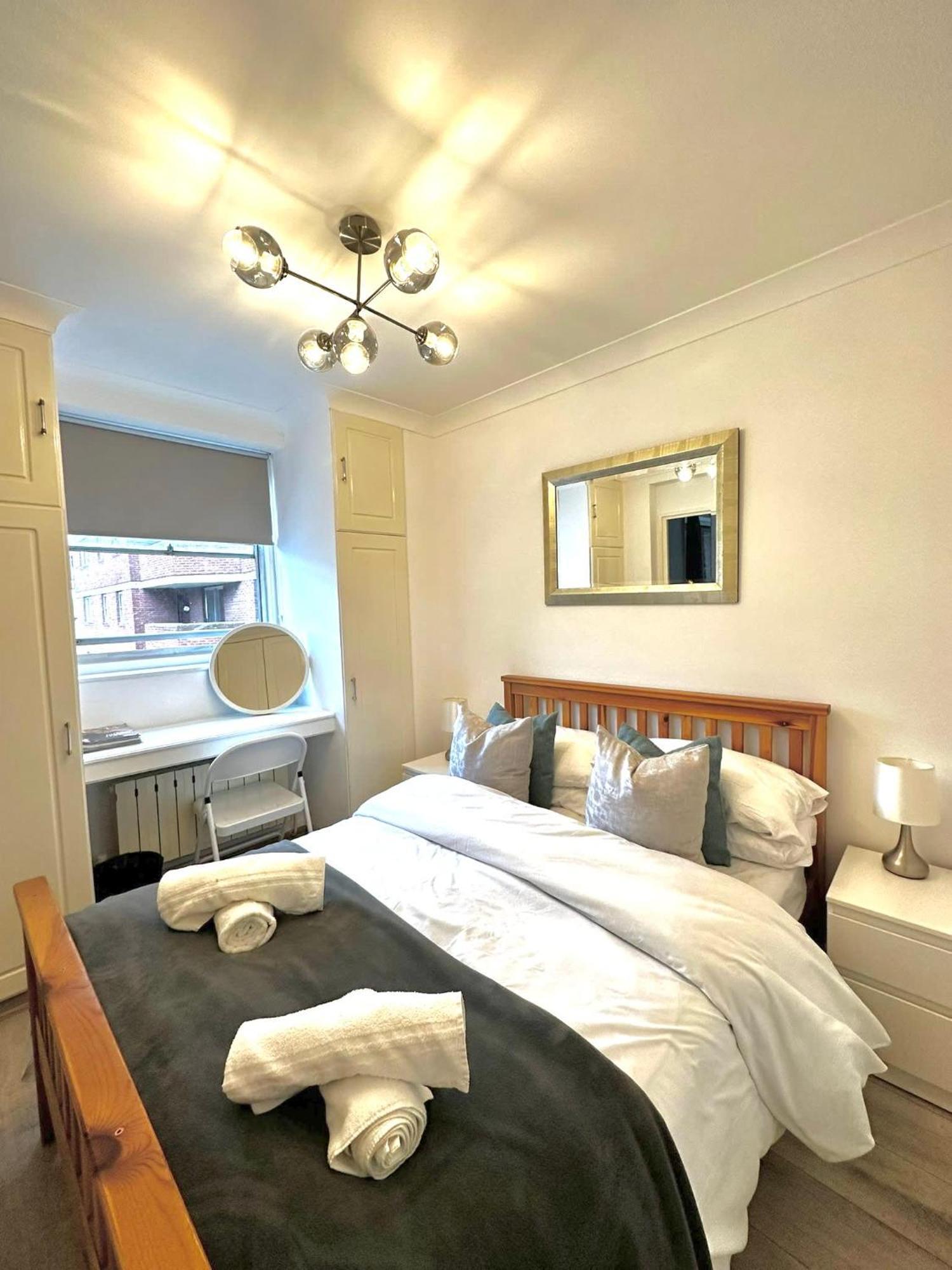 In - 24 7 Security Apartment *