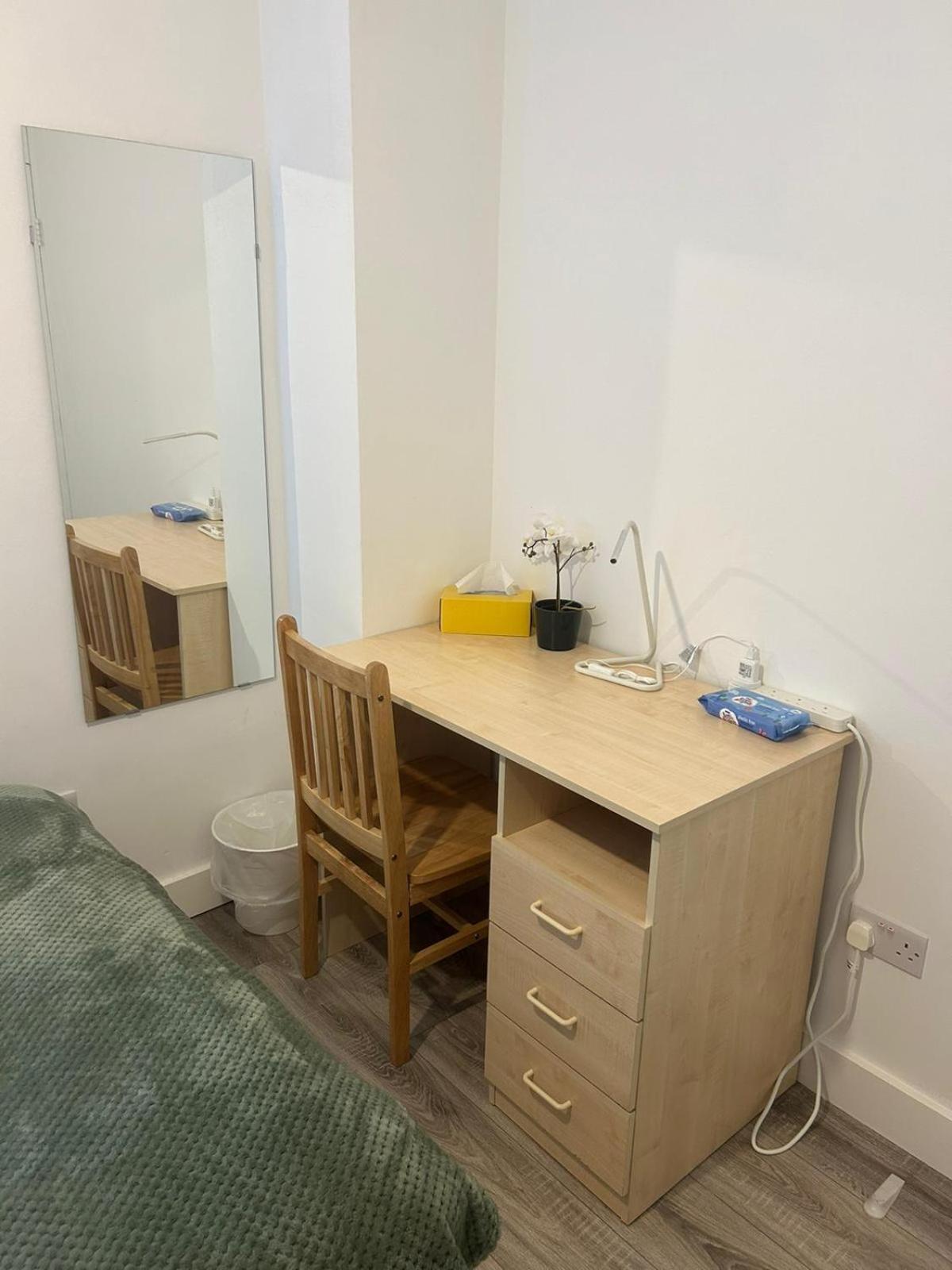 Lovely Double In Euston & Square In