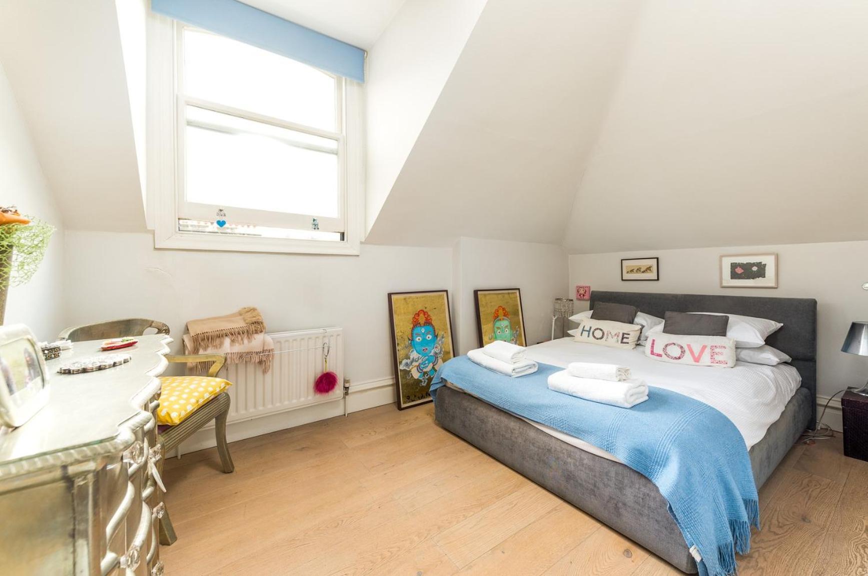 Pleasant Earl's Court Near Hyde Park By Underthedoormat Apartment *