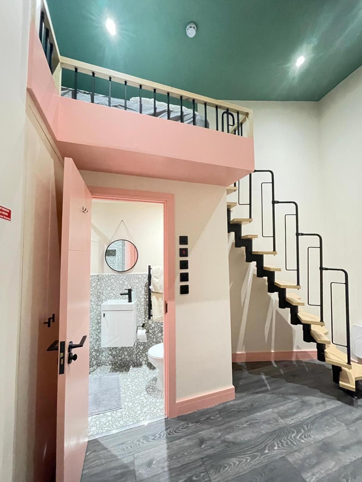 Cozy En-suite Loft In Trendy Local Guest house *