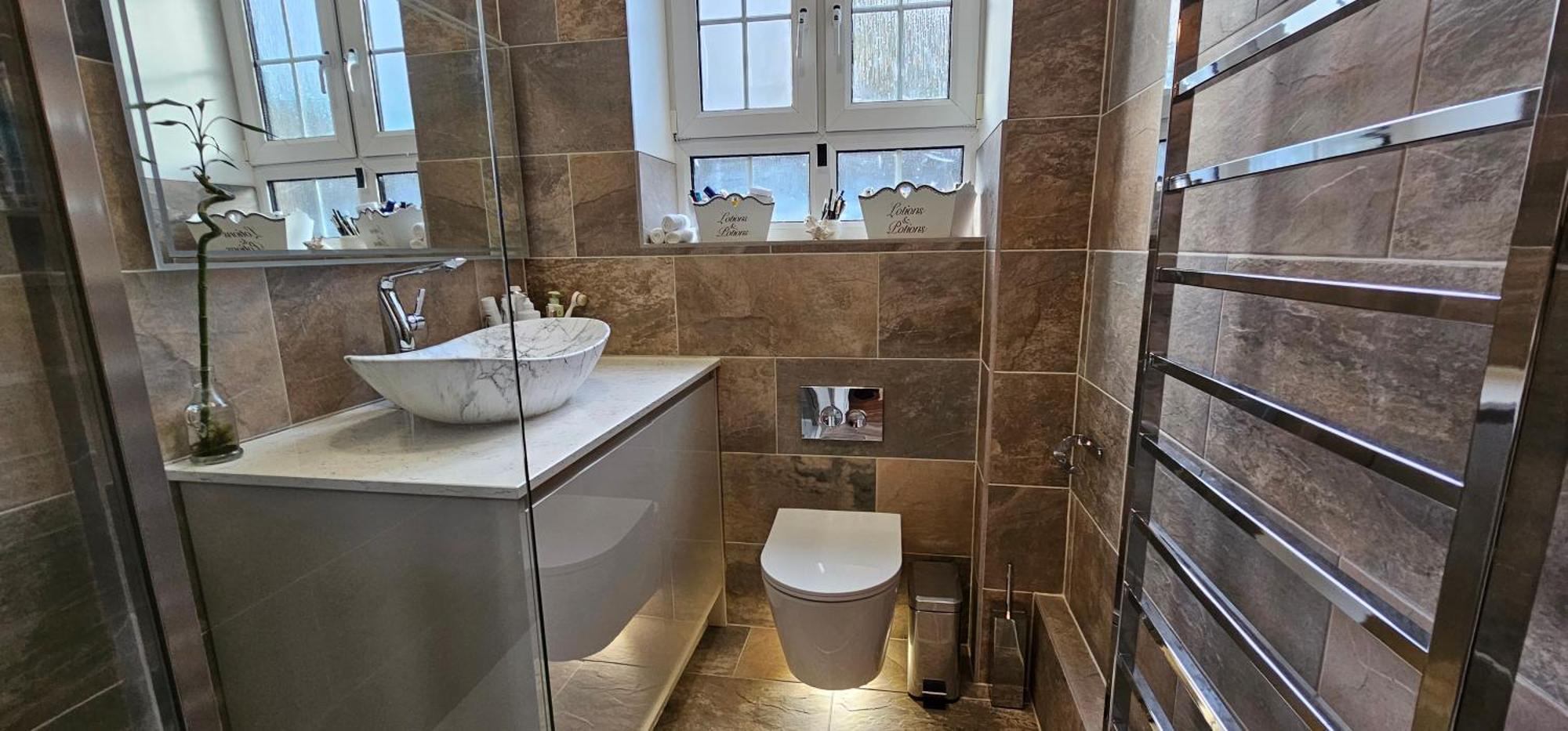 Tower Bridge Spacious King Bedroom With Extra Large Windows London