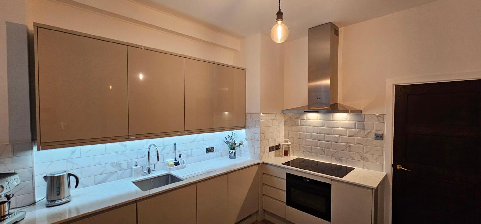 Tower Bridge Spacious King Bedroom With Extra Large Windows * London