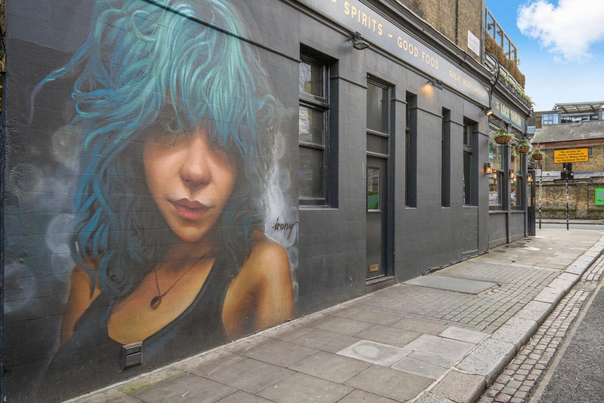 Calm Away From In Camden Town * Londres
