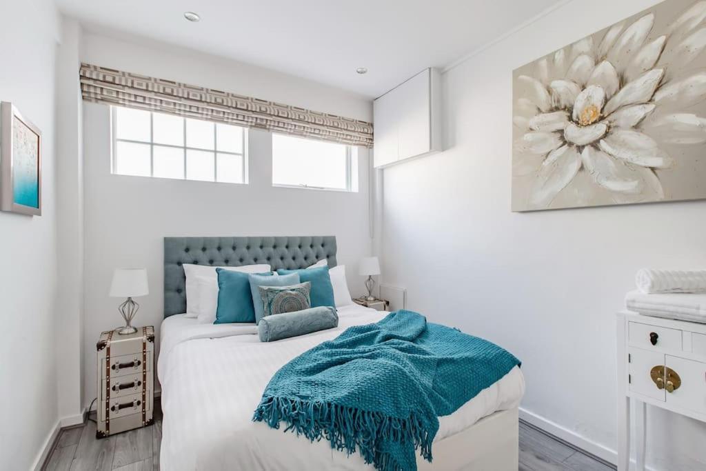 Comfortable 4 Bed Mews Town House Near Hyde Park London