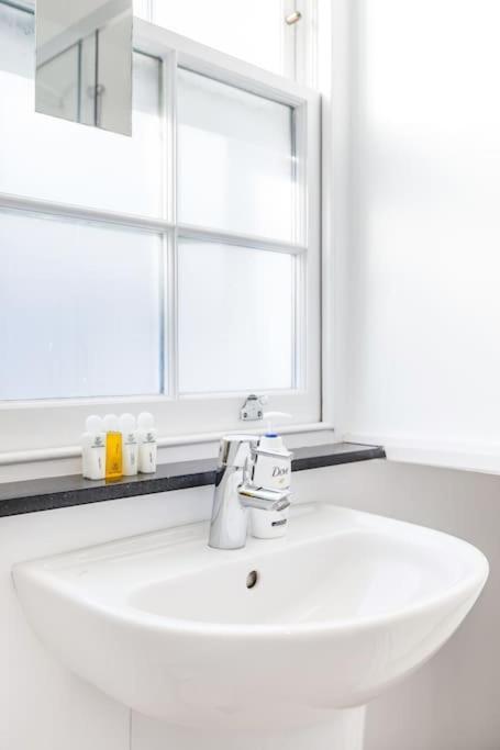 Comfortable 4 Bed Mews Town House Near Hyde Park London