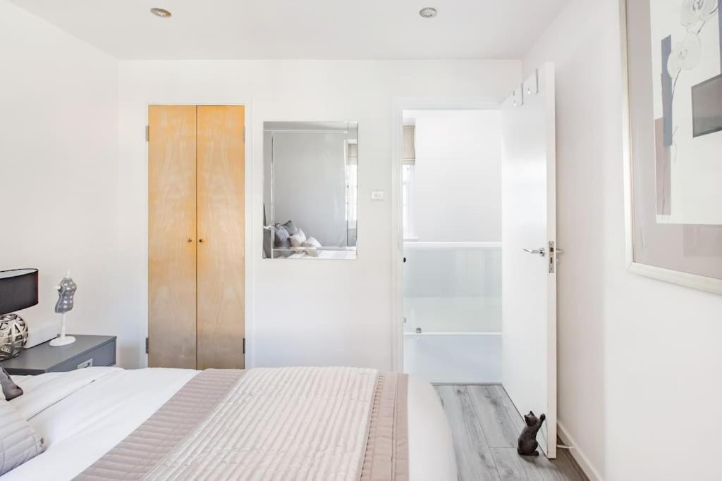 Holiday home Comfortable 4 Bed Mews Town House Near Hyde Park London