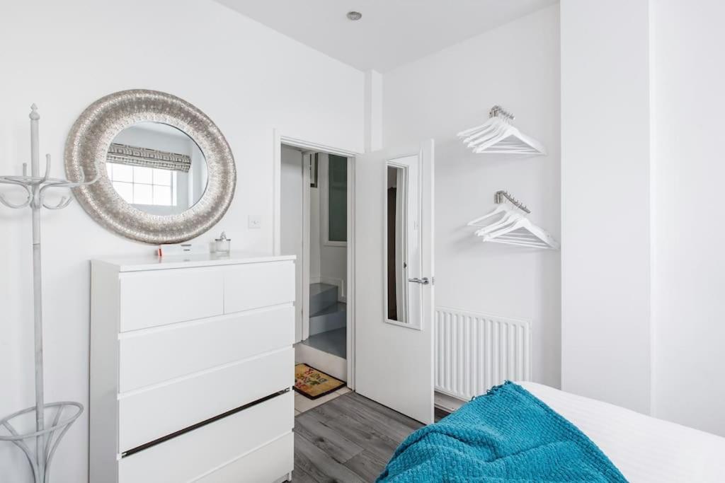 Comfortable 4 Bed Mews Town House Near Hyde Park *