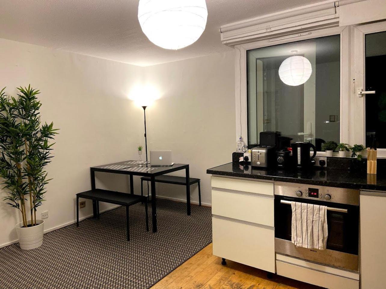 Spacious With Skyline Views Close To Eye *
