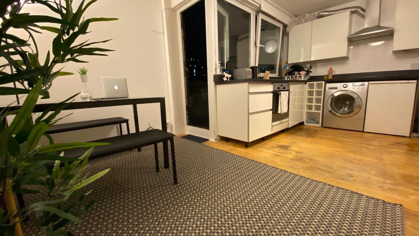 Spacious With Skyline Views Close To Eye * London