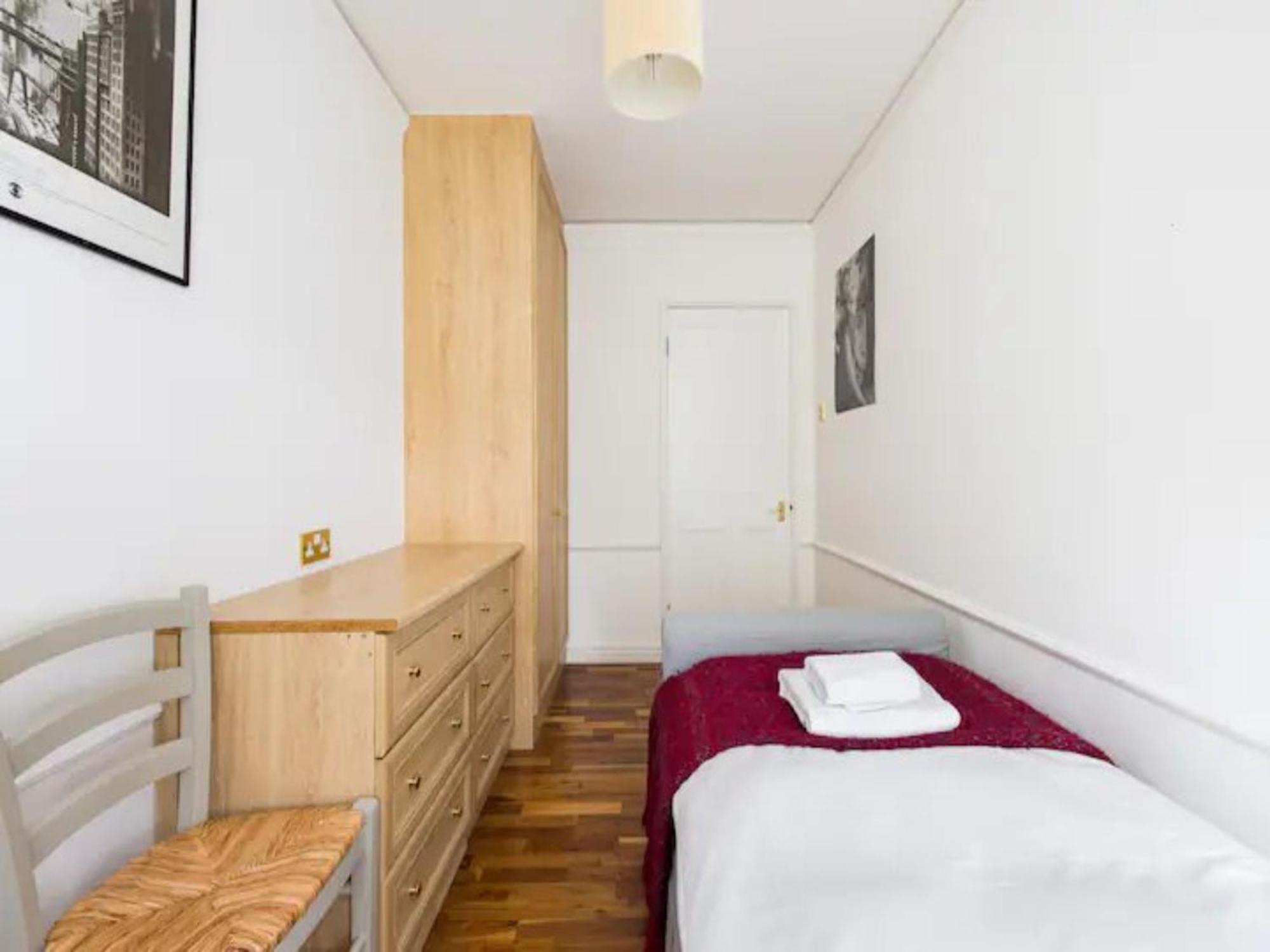 Pass The Keys Spacious And 2 Bedroom Flat In Chelsea *
