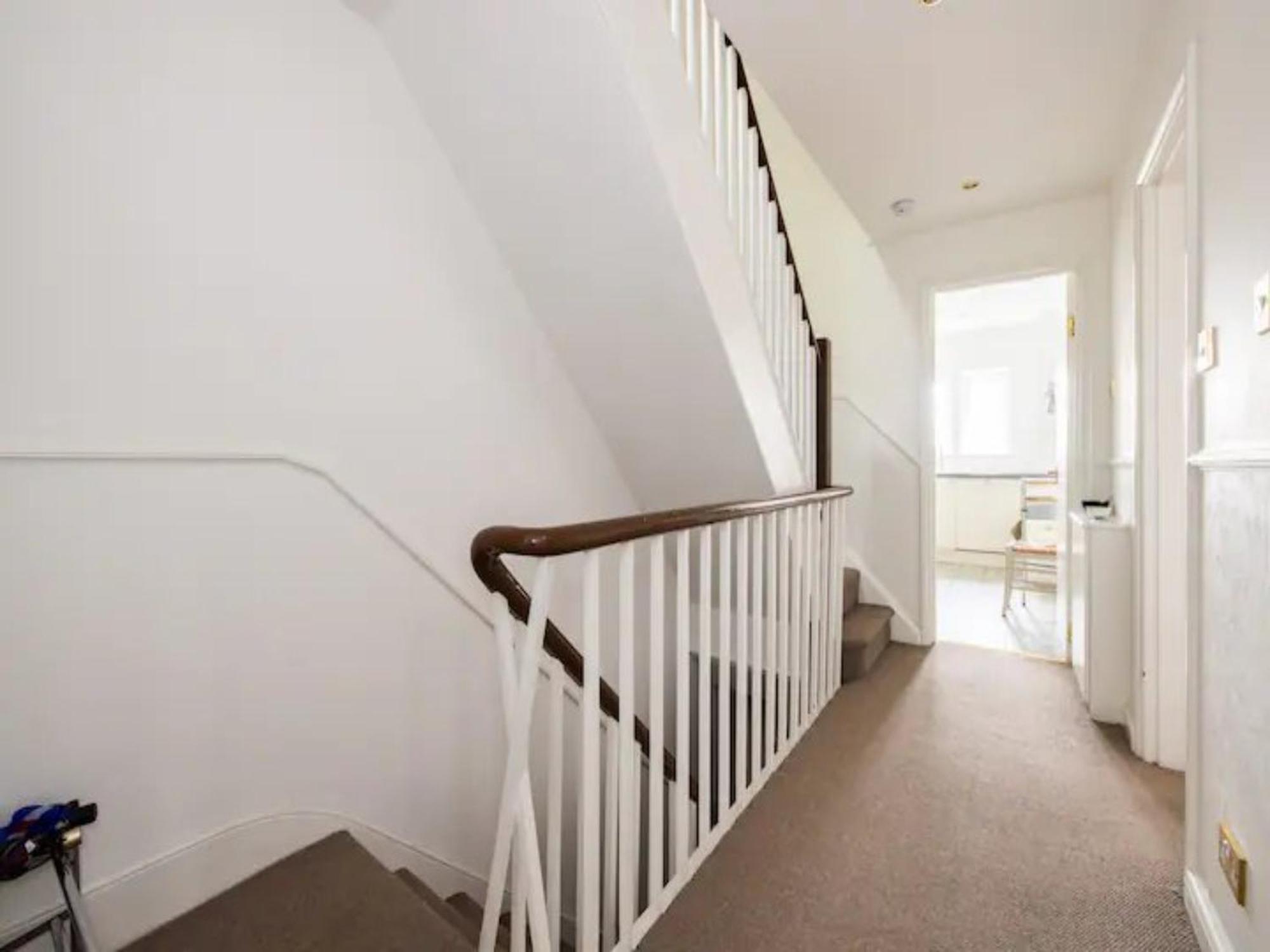 Pass The Keys Spacious And 2 Bedroom Flat In Chelsea