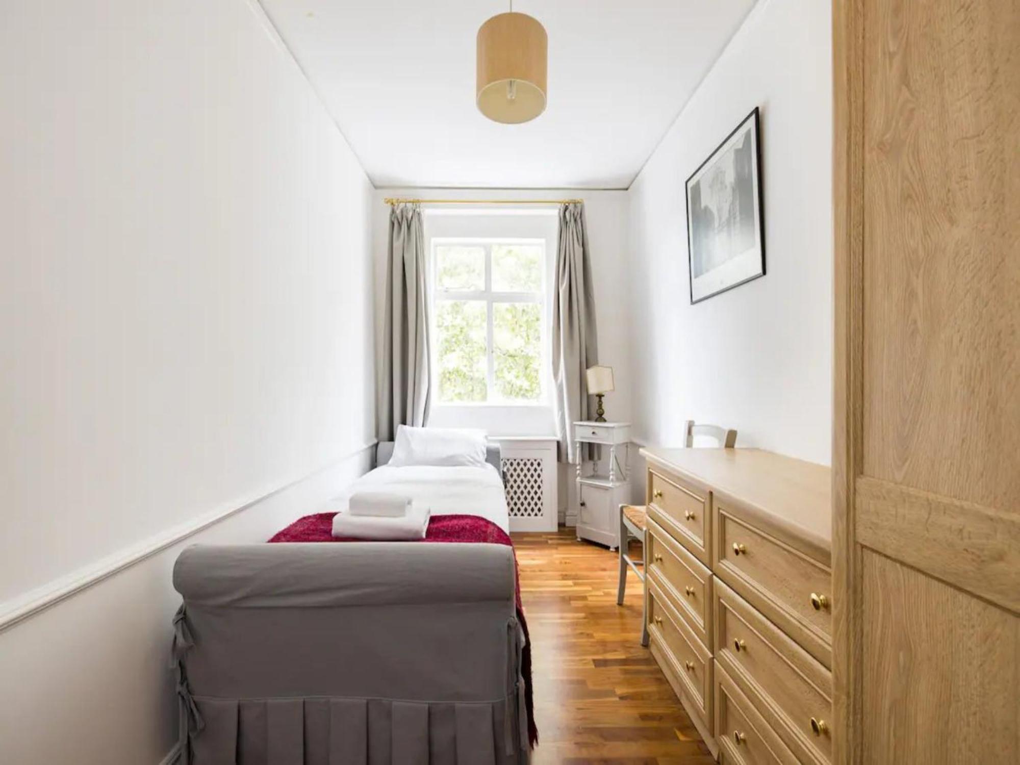 Pass The Keys Spacious And 2 Bedroom Flat In Chelsea *