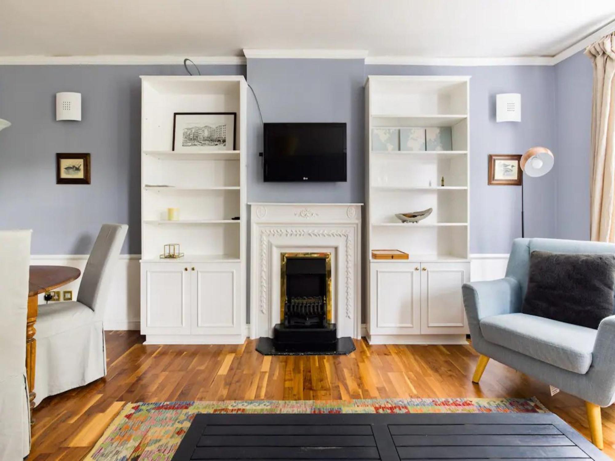 Pass The Keys Spacious And 2 Bedroom Flat In Chelsea Apartment