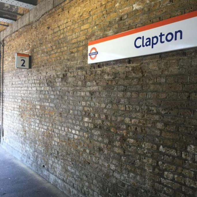 Sleepover By The Station Londres