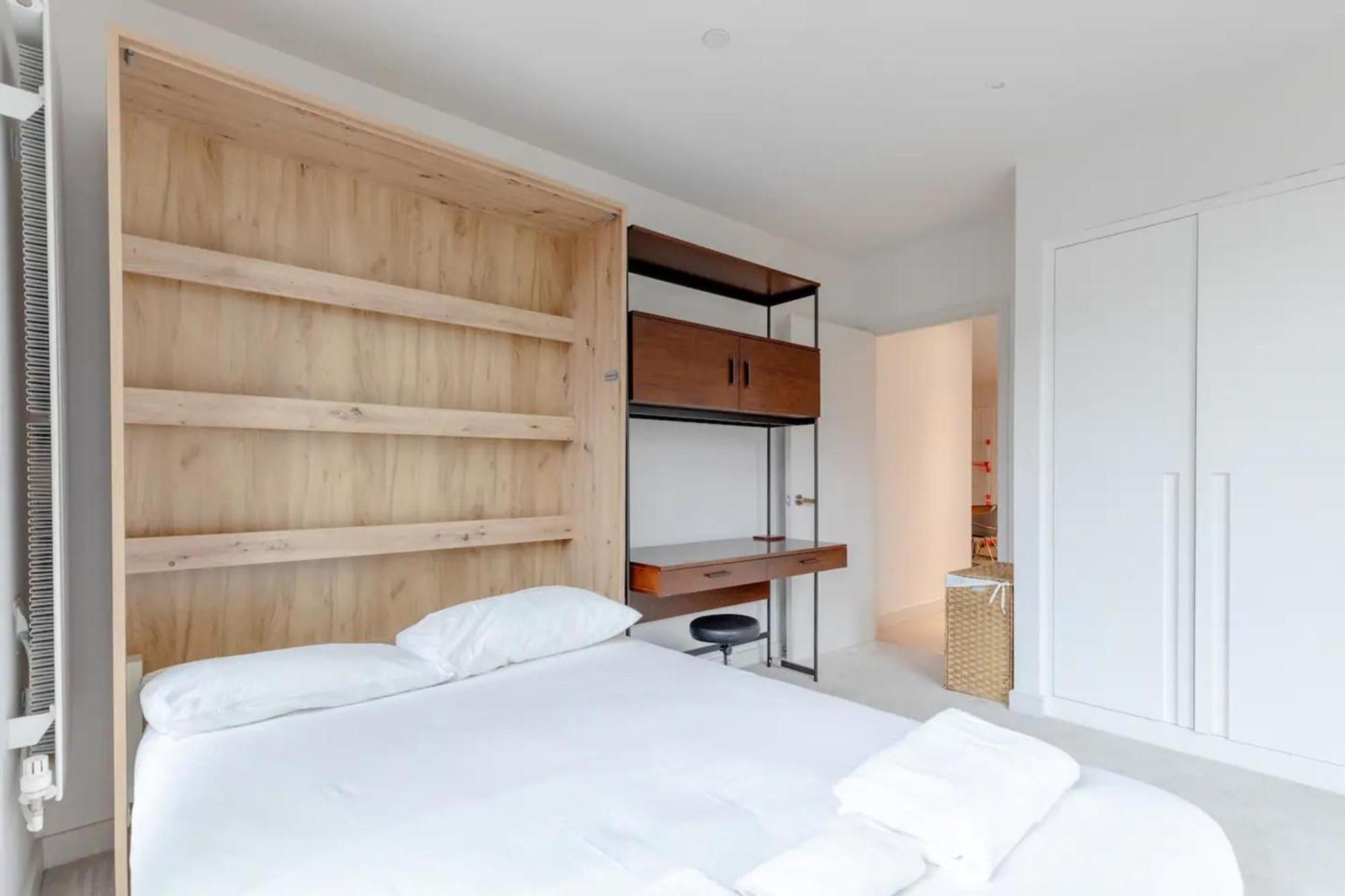 Charm & Convenience 3 Bed Near Excel Apartment *