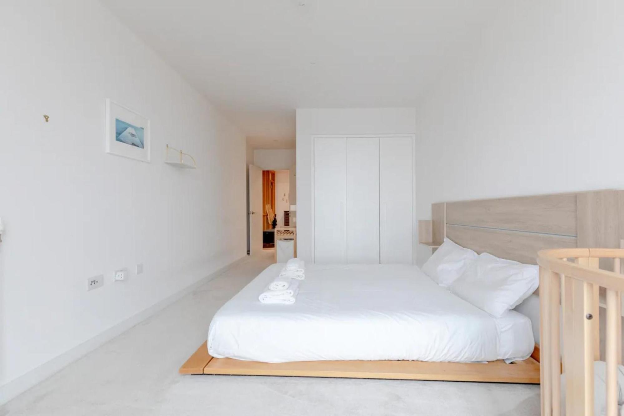 Apartment Charm & Convenience 3 Bed Near Excel