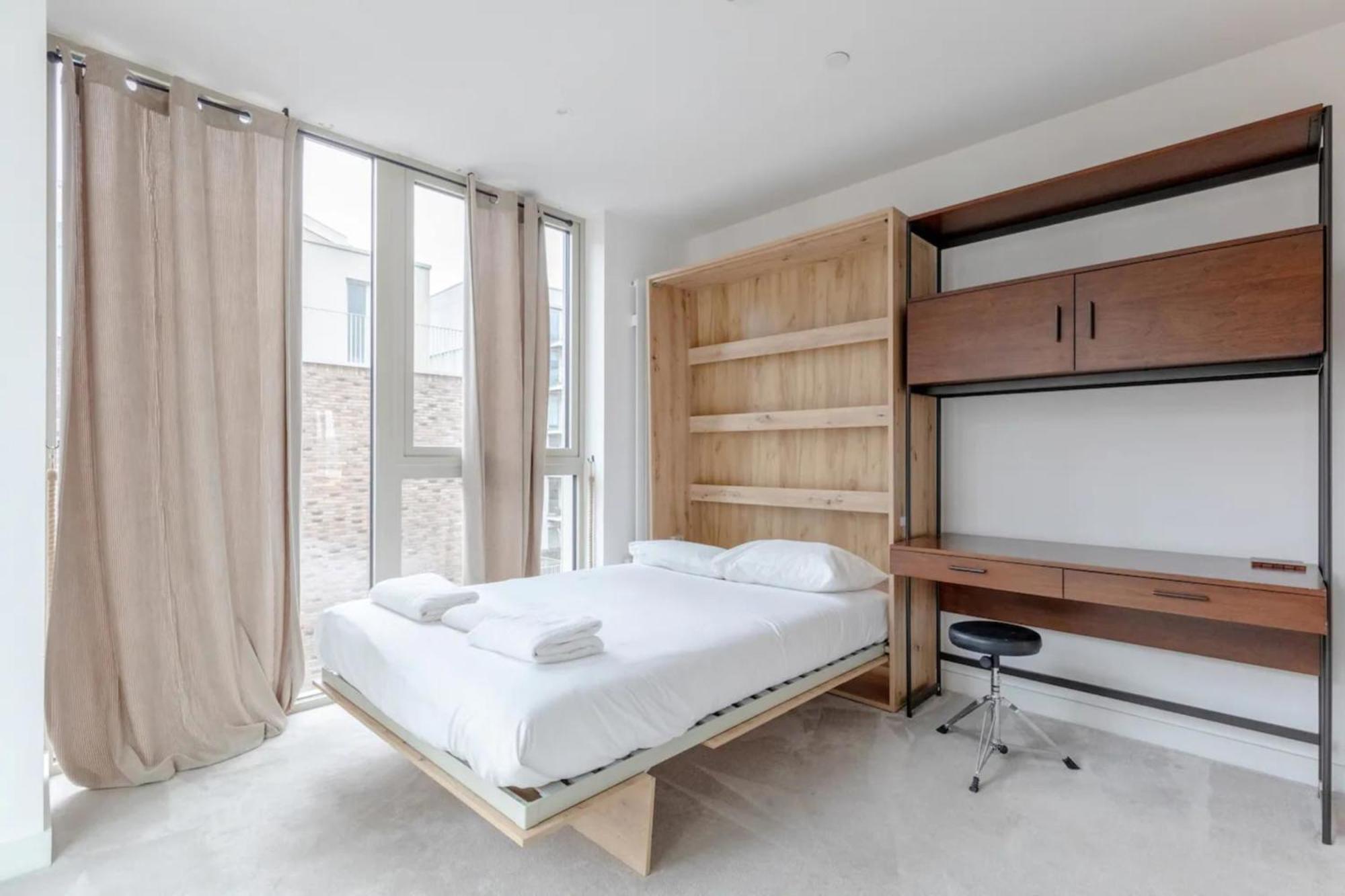 Apartment Charm & Convenience 3 Bed Near Excel London