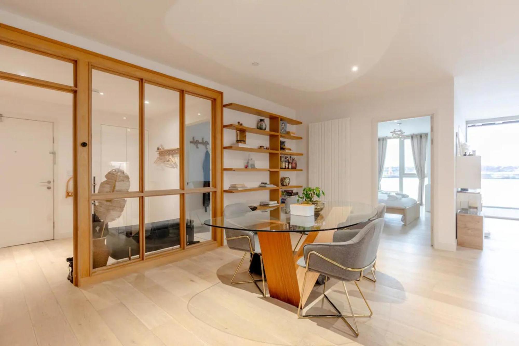 Charm & Convenience 3 Bed Near Excel Apartment London