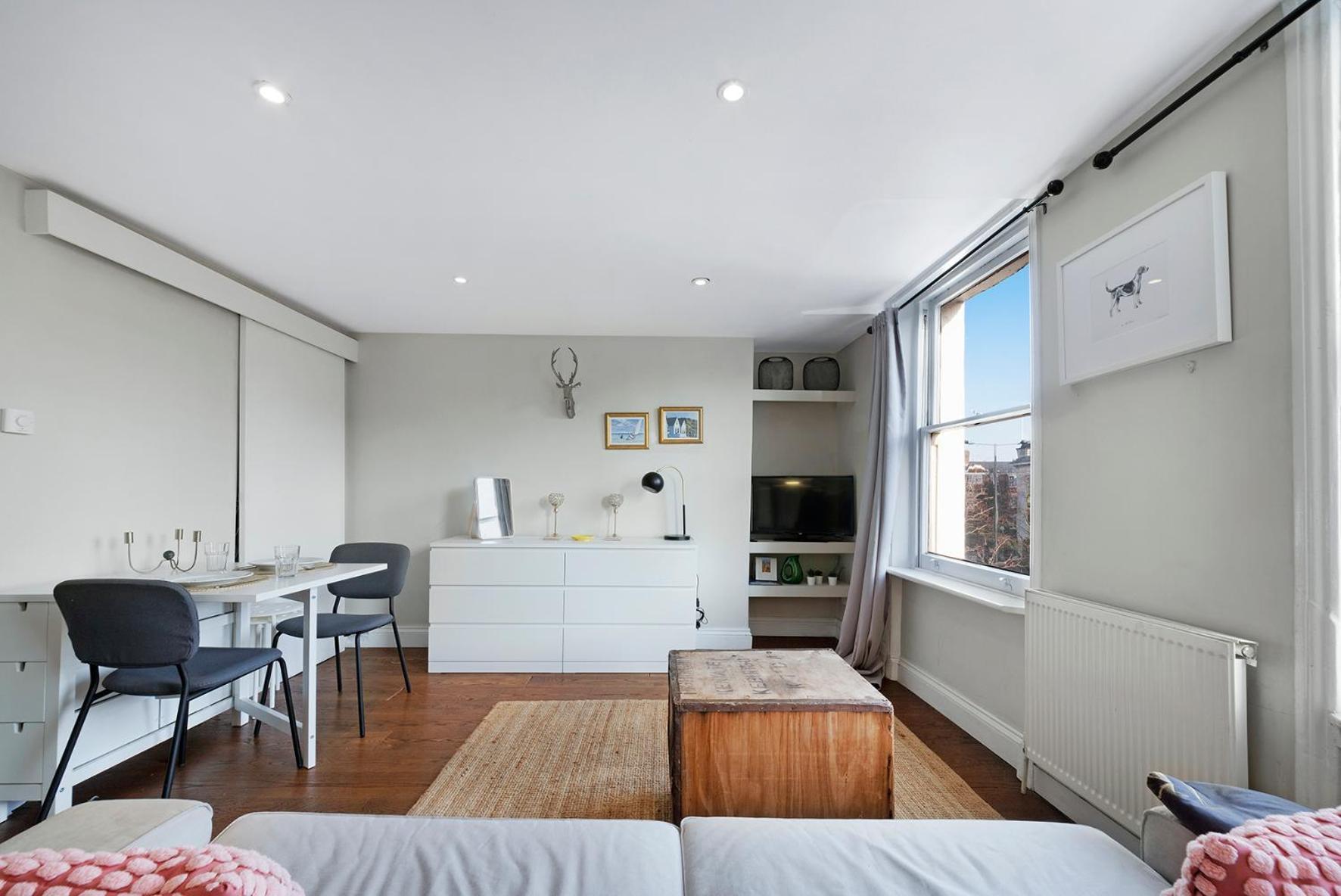 Apartment Modernised 1 And 2 Bedrooms Option Terrace And Balcony High Street London