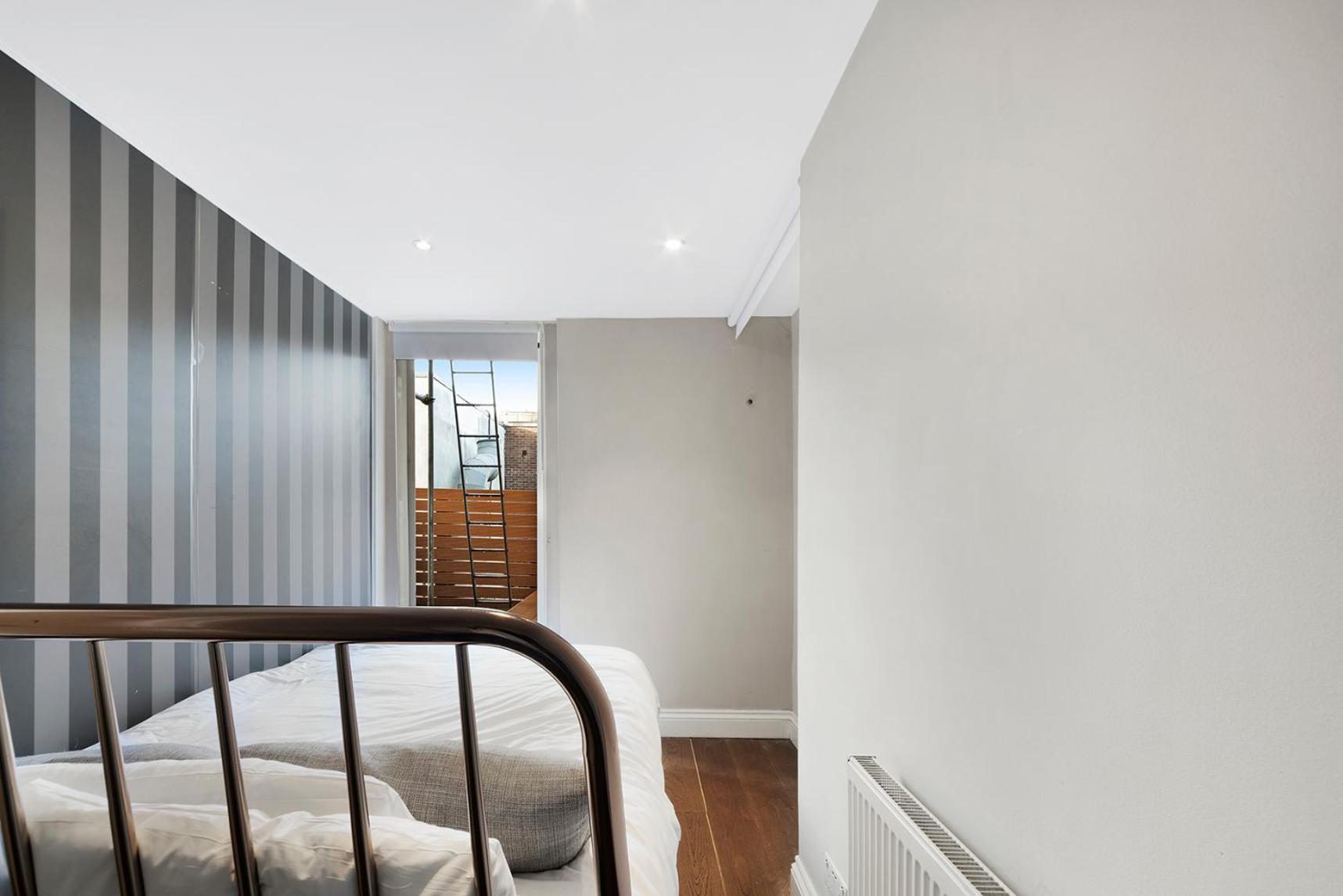 Apartment Modernised 1 And 2 Bedrooms Option Terrace And Balcony High Street *