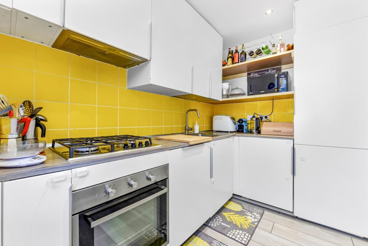 Family House In The Heart Of Hanwell With 5 Stars! * London