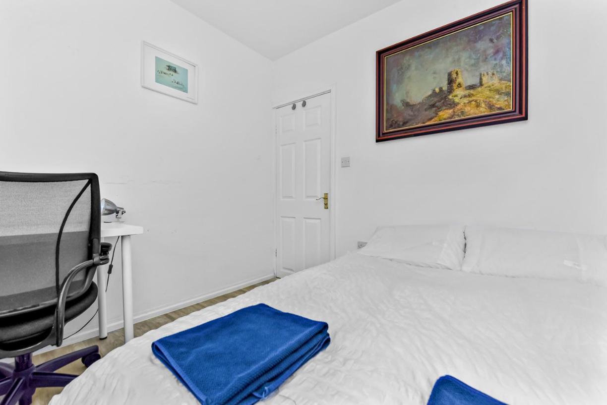 Family House In The Heart Of Hanwell With 5 Stars! Holiday home