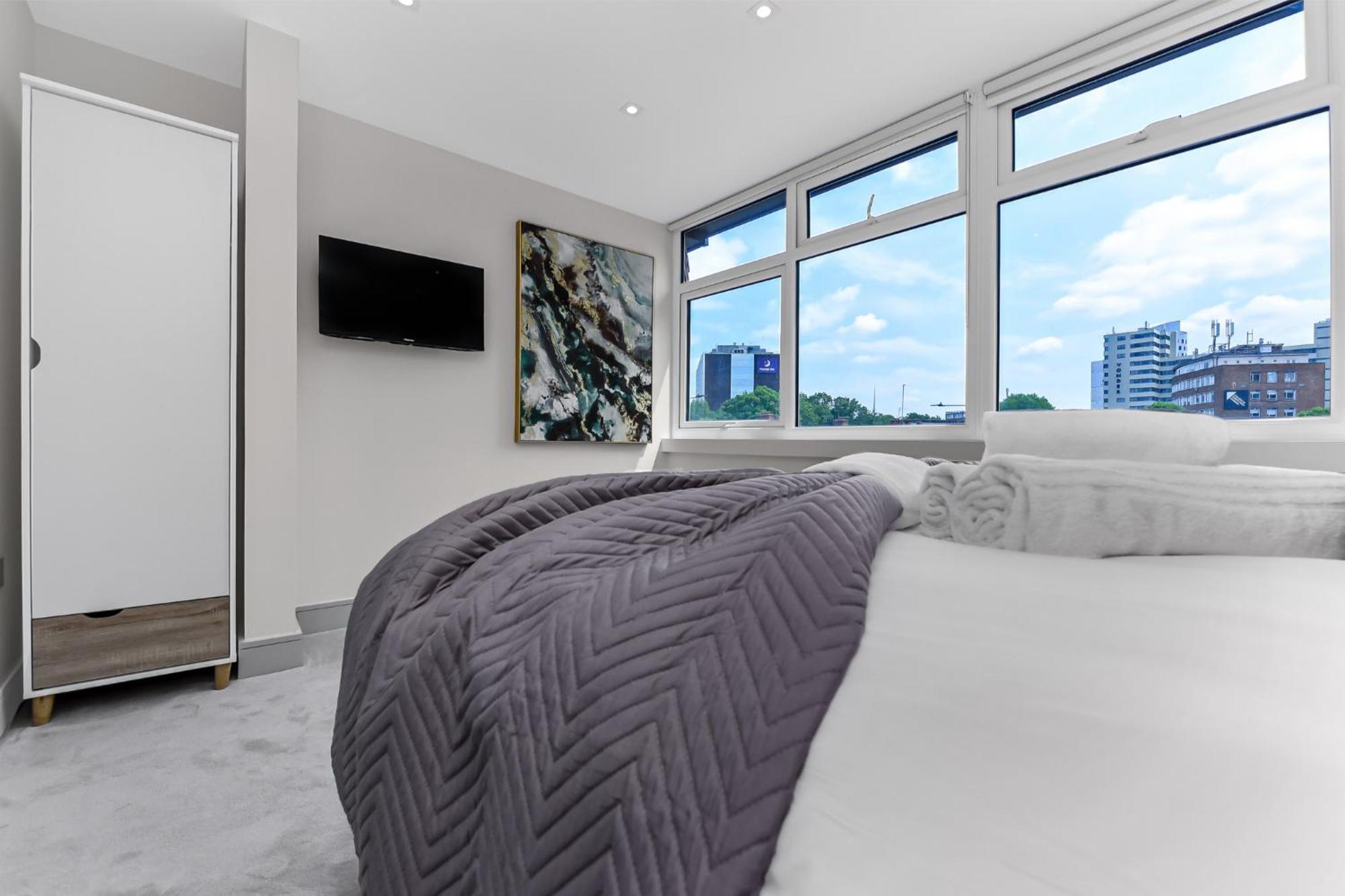 1 Bedroom Stylish In Webley Park Apartment London