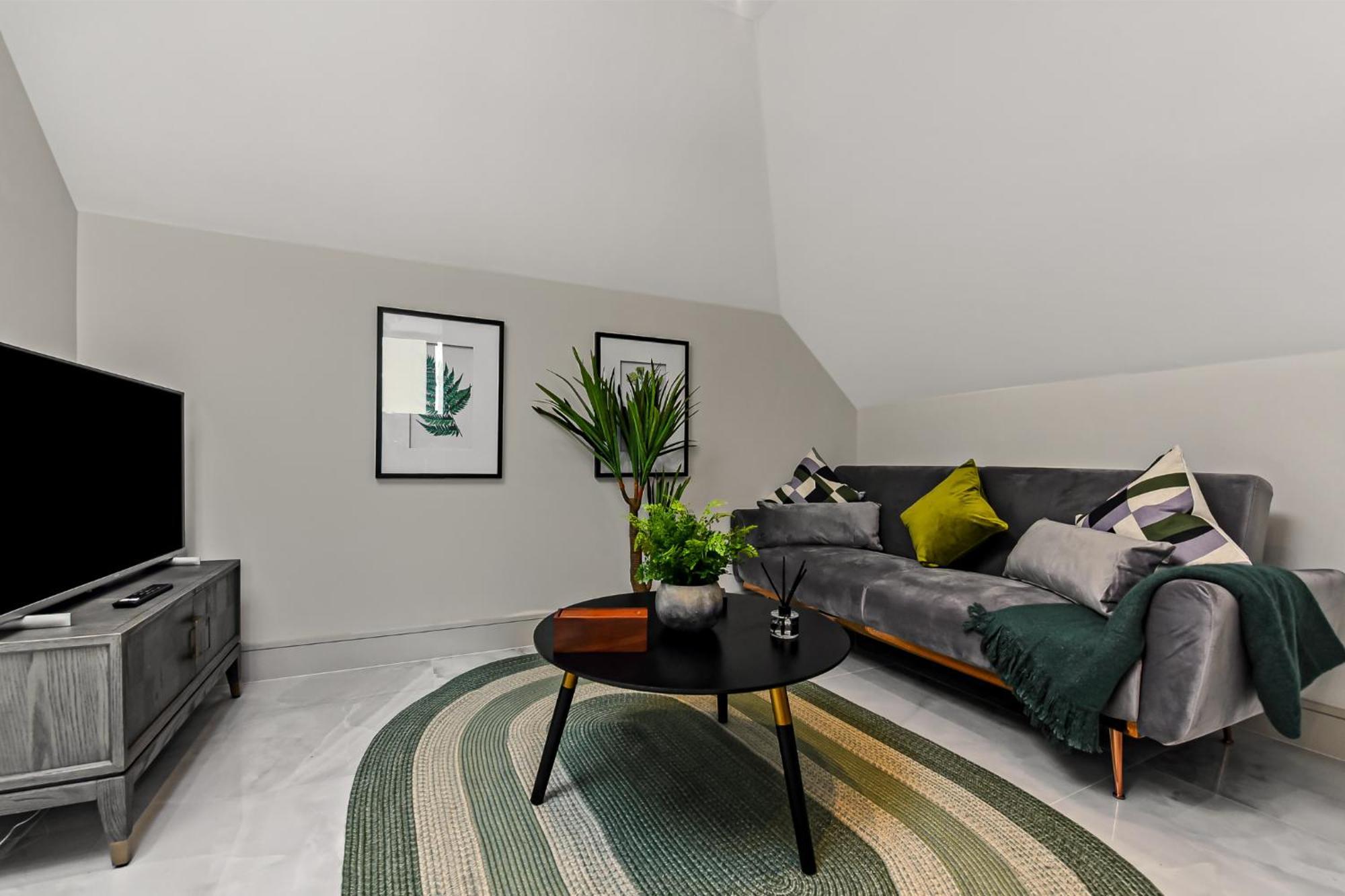 1 Bedroom Stylish In Webley Park Apartment *