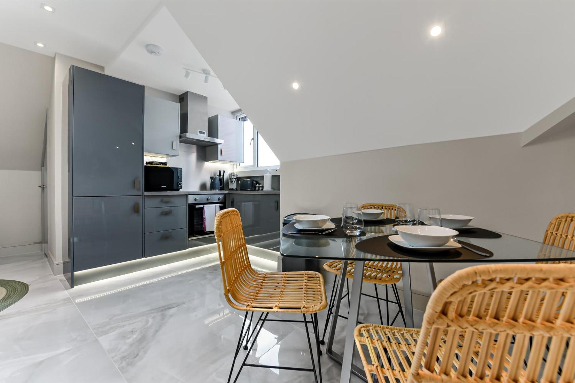 Apartment 1 Bedroom Stylish In Webley Park