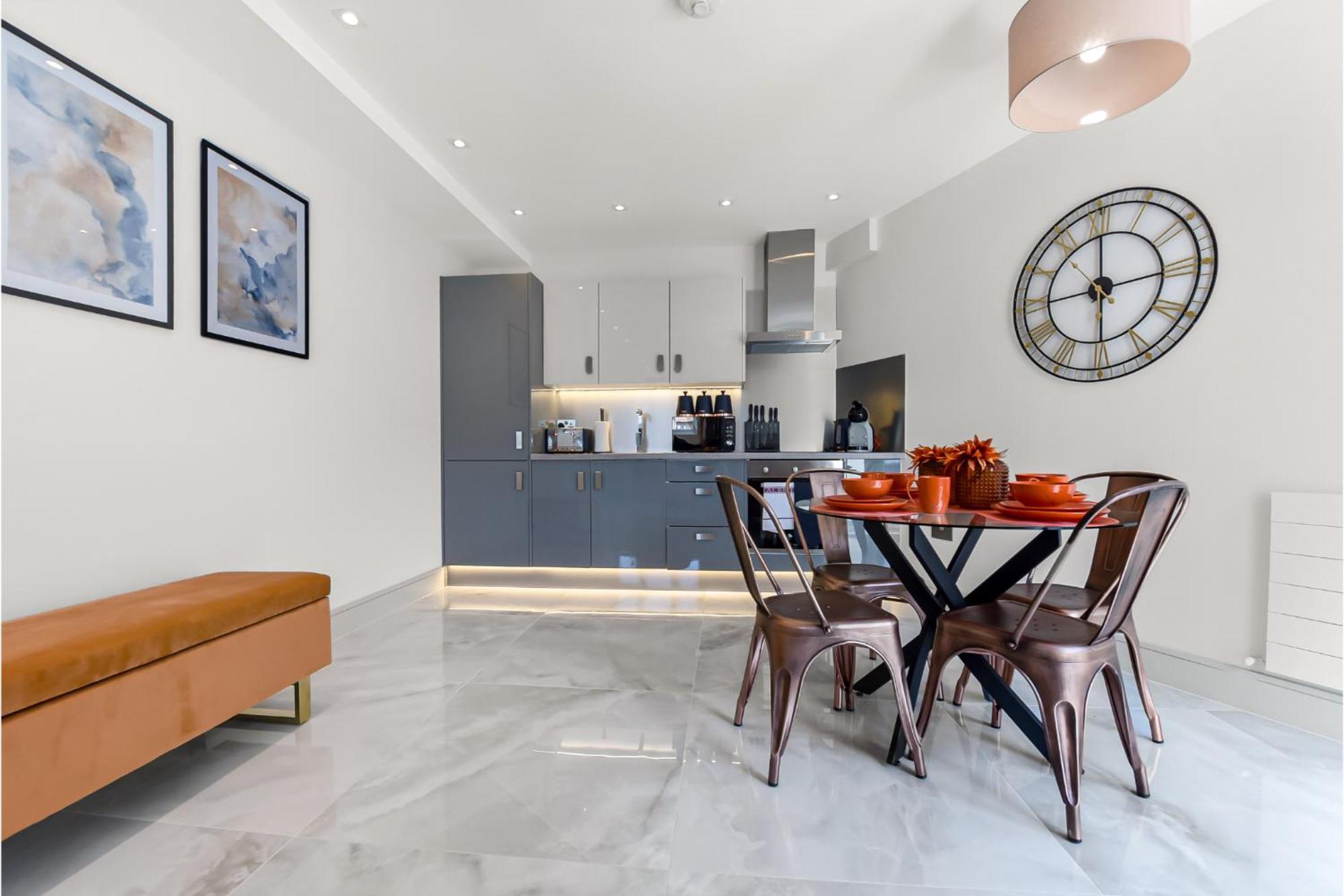 Beautiful, Stylish & Modern - Great For Transport! Apartment *