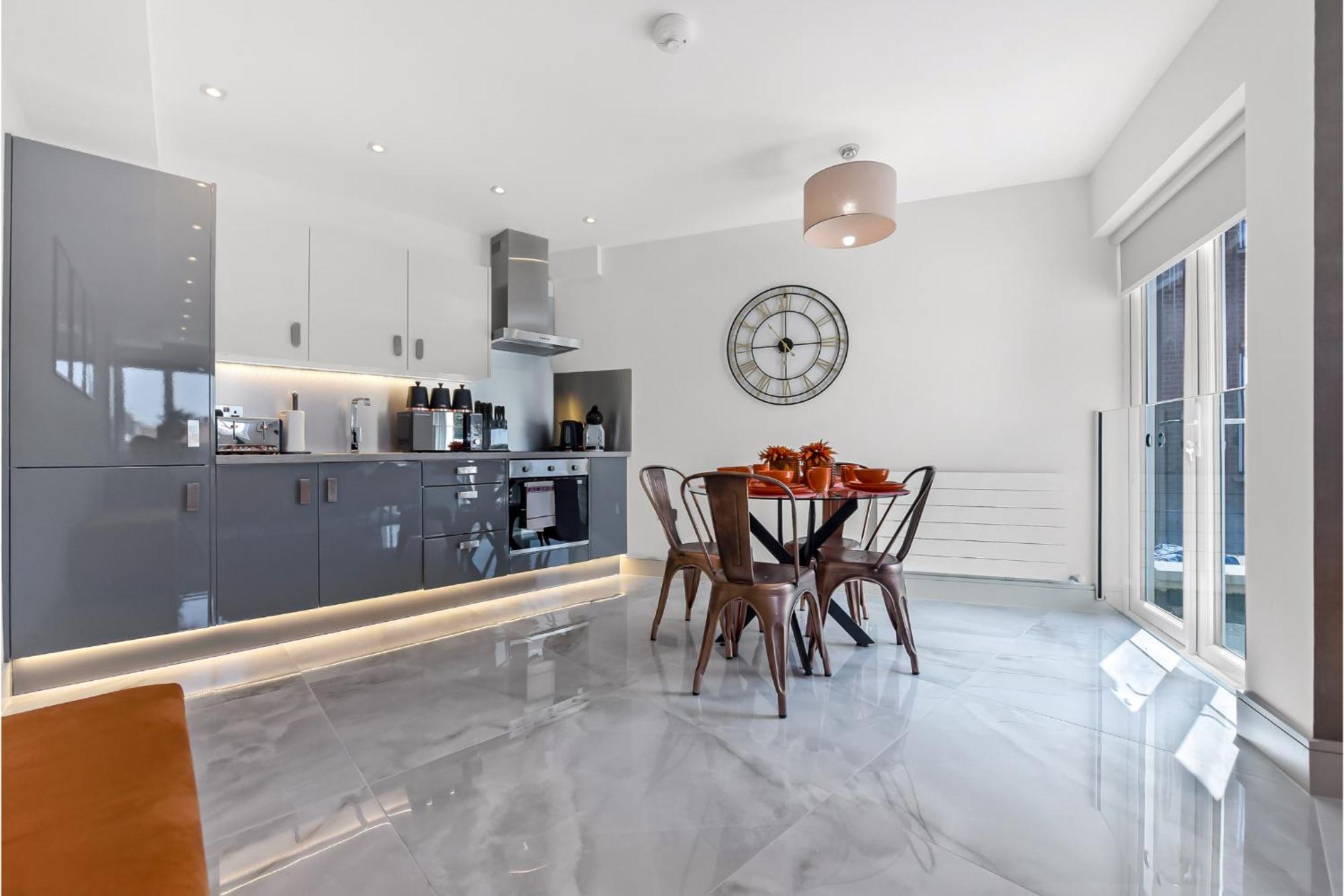 Beautiful, Stylish & Modern - Great For Transport! Apartment *