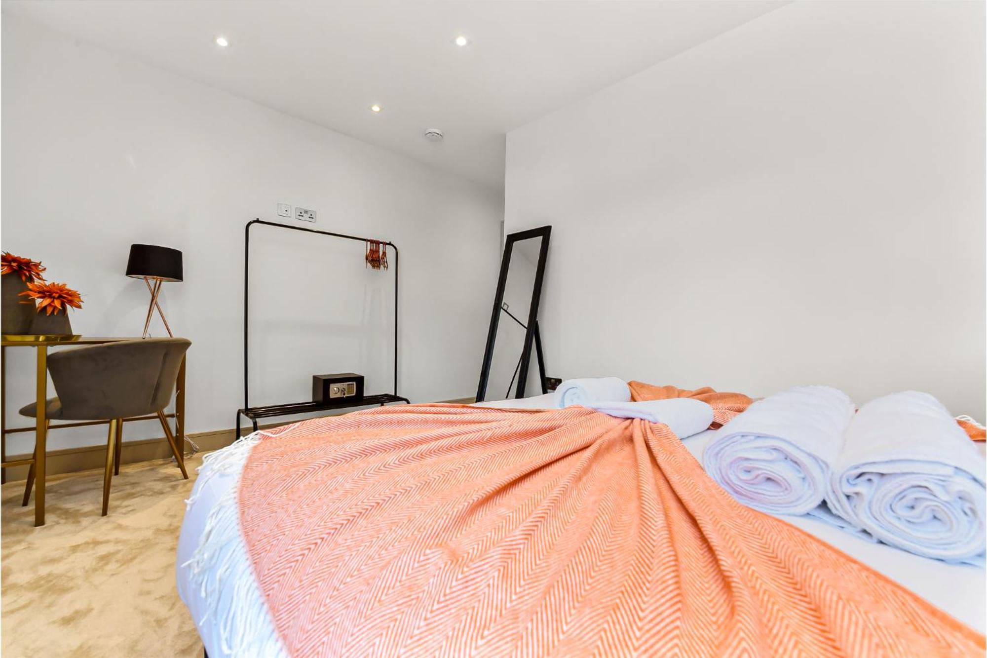 Apartment Beautiful, Stylish & Modern - Great For Transport! London
