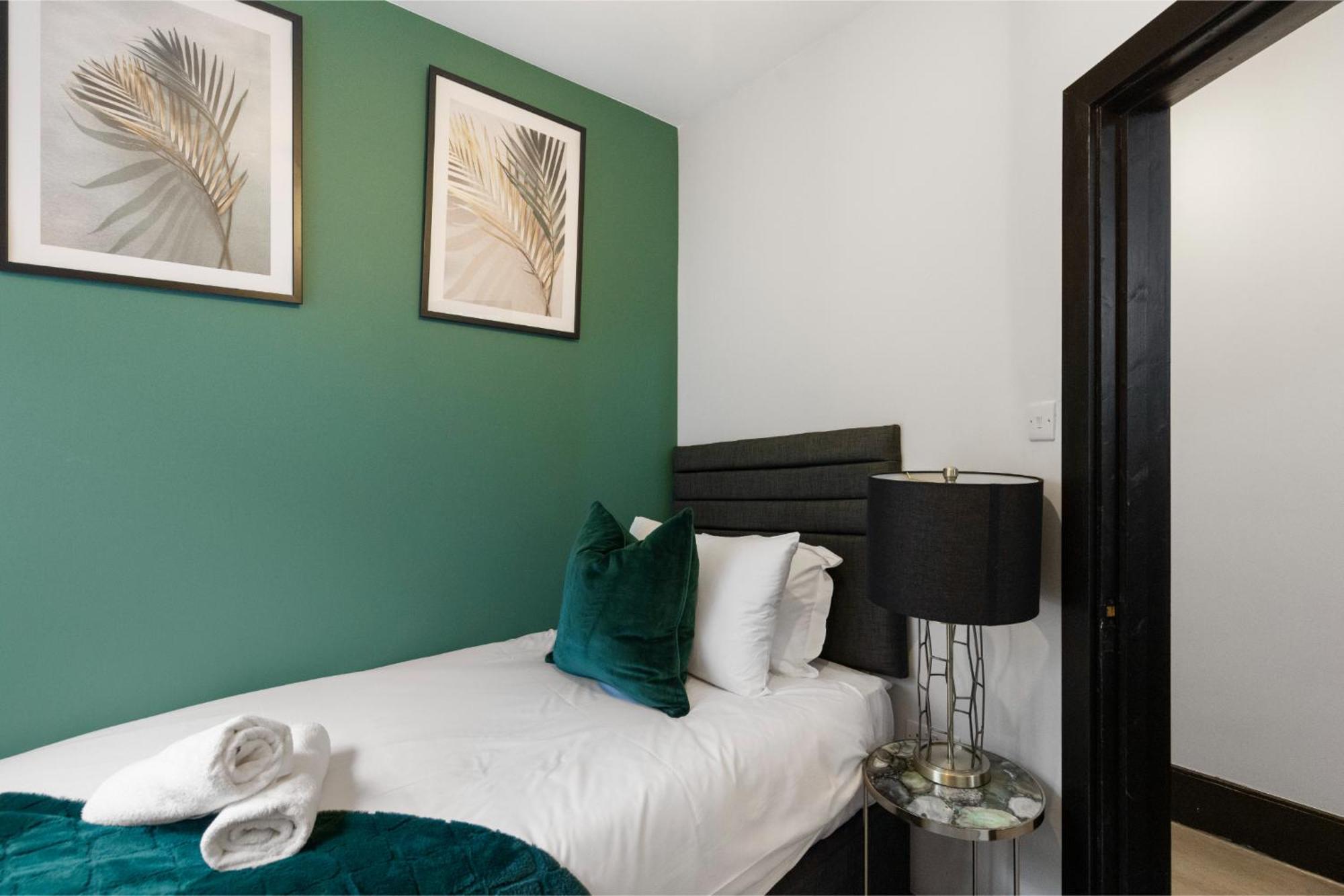 Apartment Luxurious Evergreen Flat Sleeps 4