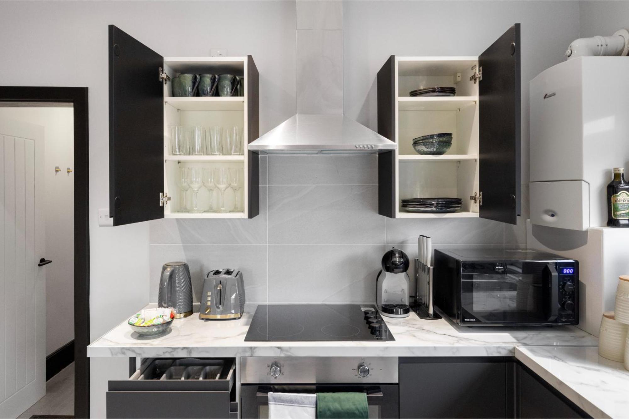 Luxurious Evergreen Flat Sleeps 4 Apartment