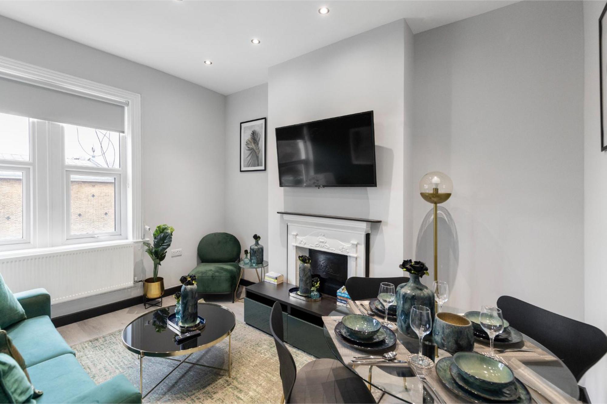 Luxurious Evergreen Flat Sleeps 4