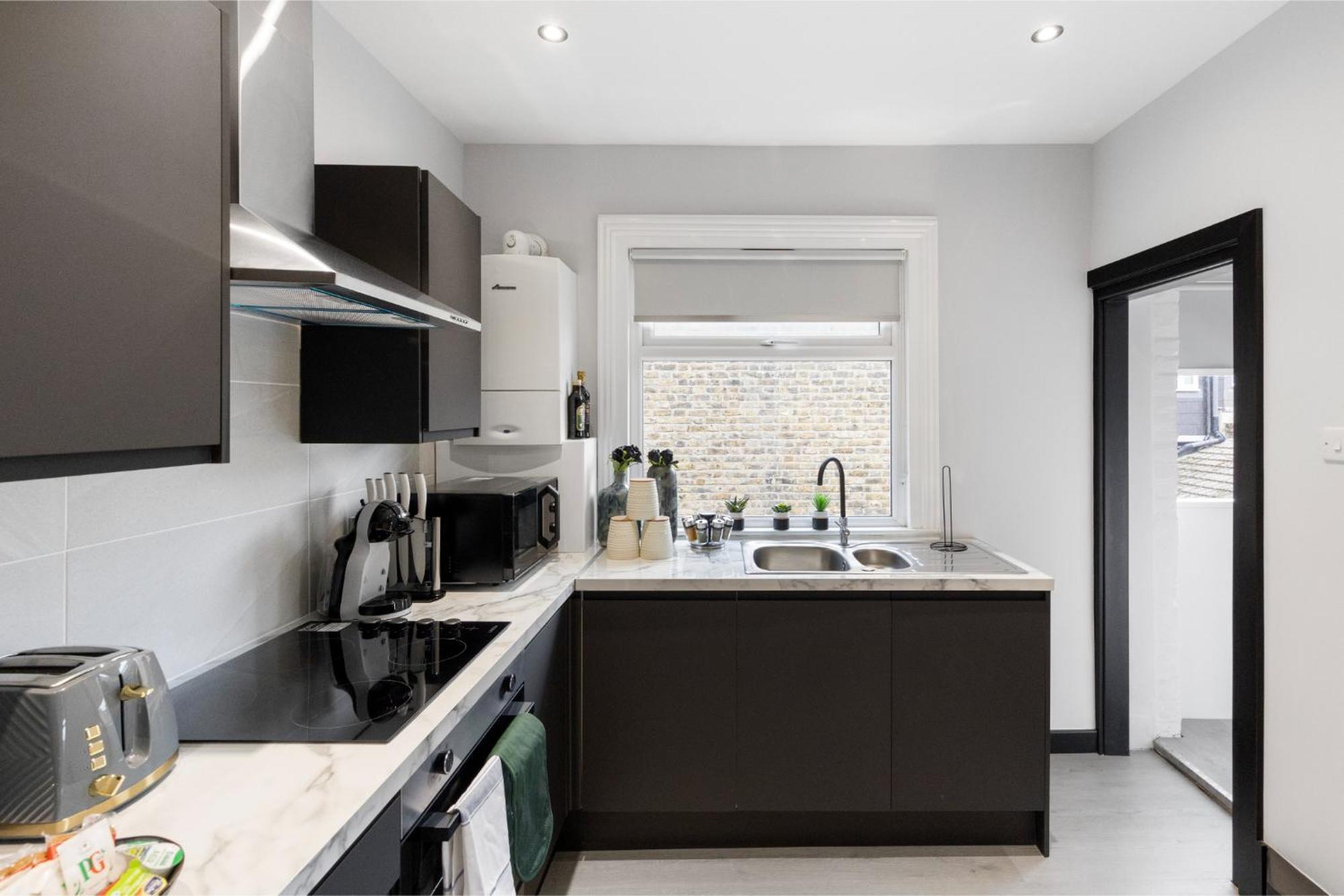 Luxurious Evergreen Flat Sleeps 4 Apartment *