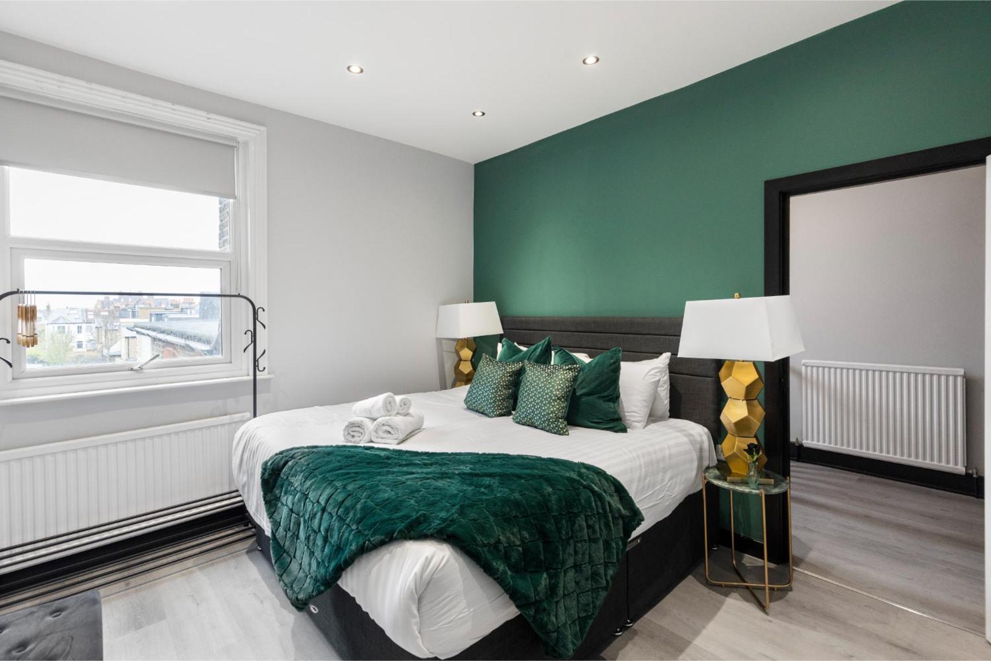 Luxurious Evergreen Flat Sleeps 4 Apartment *