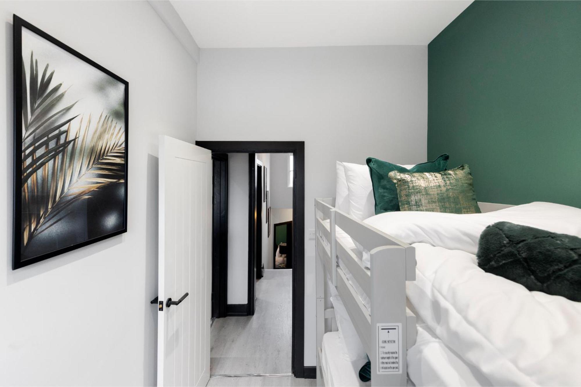 Luxurious Evergreen Flat Sleeps 4