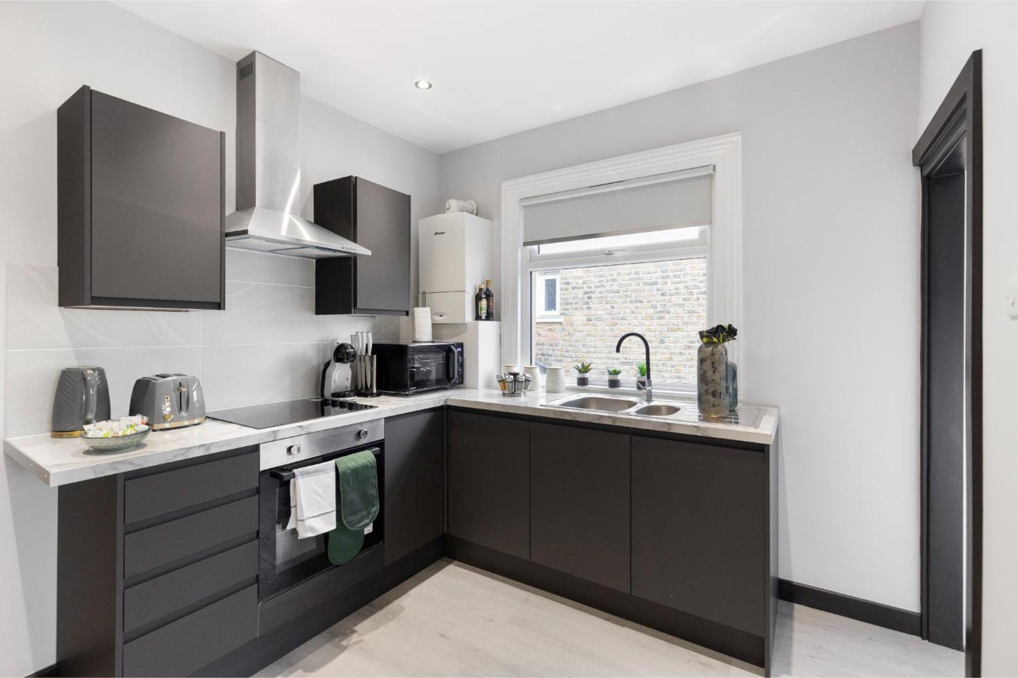 Luxurious Evergreen Flat Sleeps 4 Apartment London