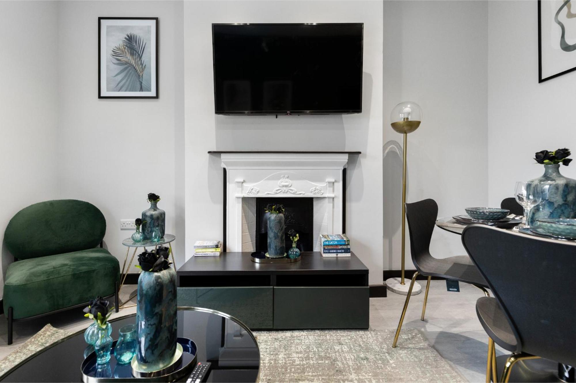 Luxurious Evergreen Flat Sleeps 4 *