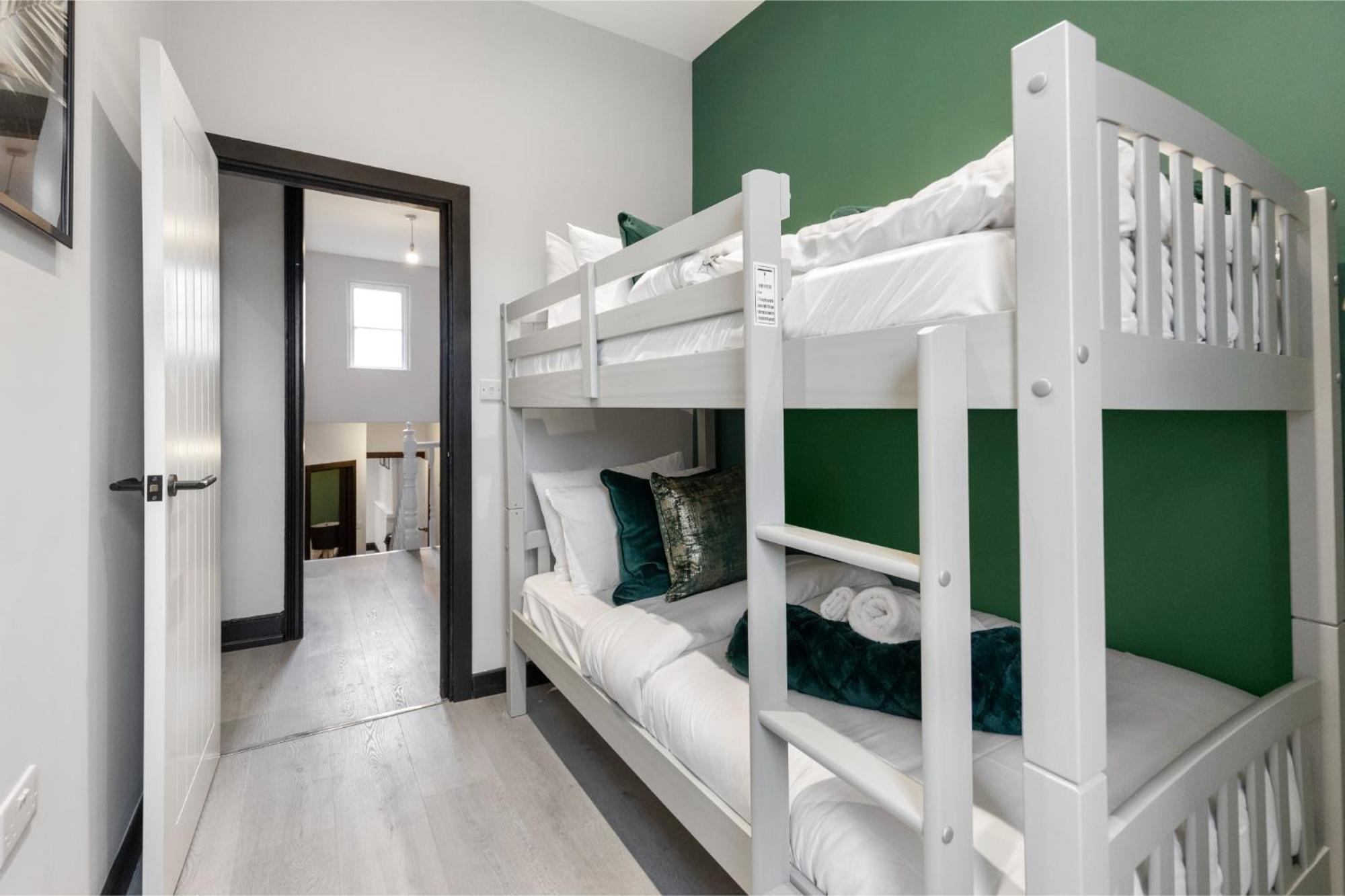 Apartment Luxurious Evergreen Flat Sleeps 4