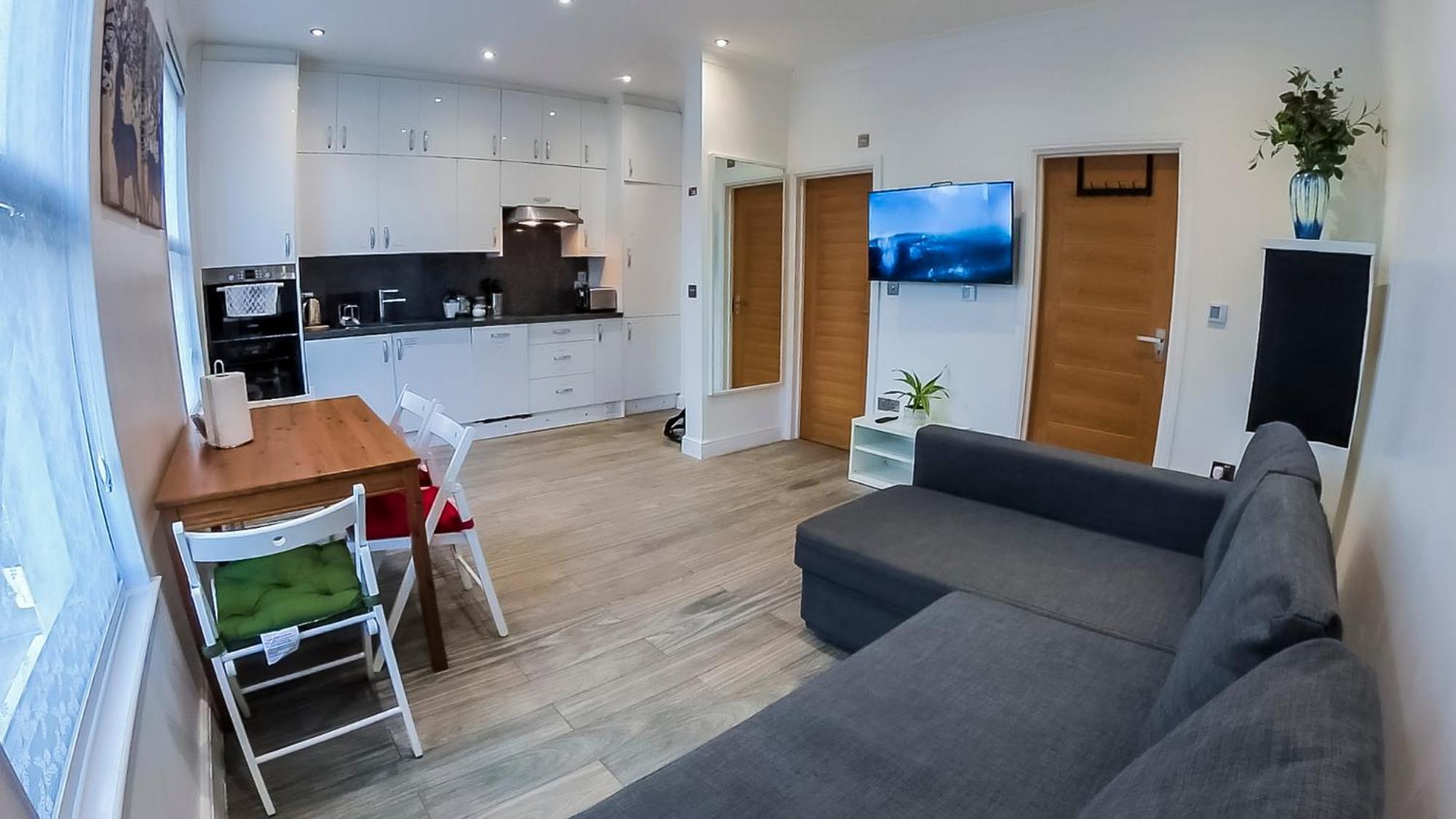 Beautiful 1 Bedroom Flat Close To Centre *