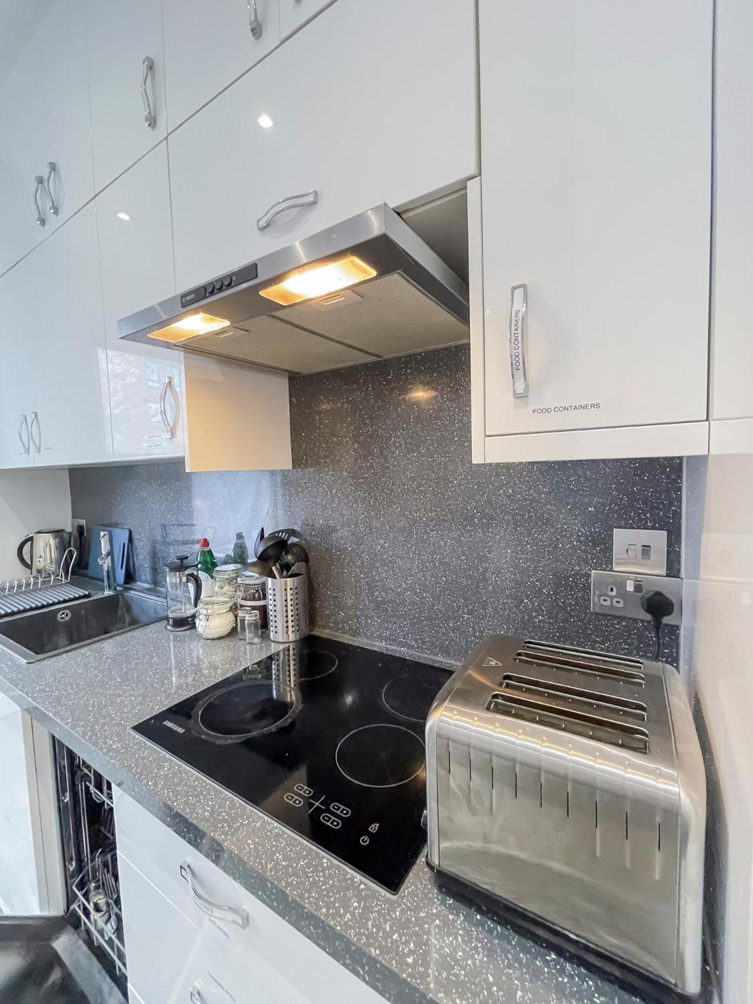 Beautiful 1 Bedroom Flat Close To Centre *