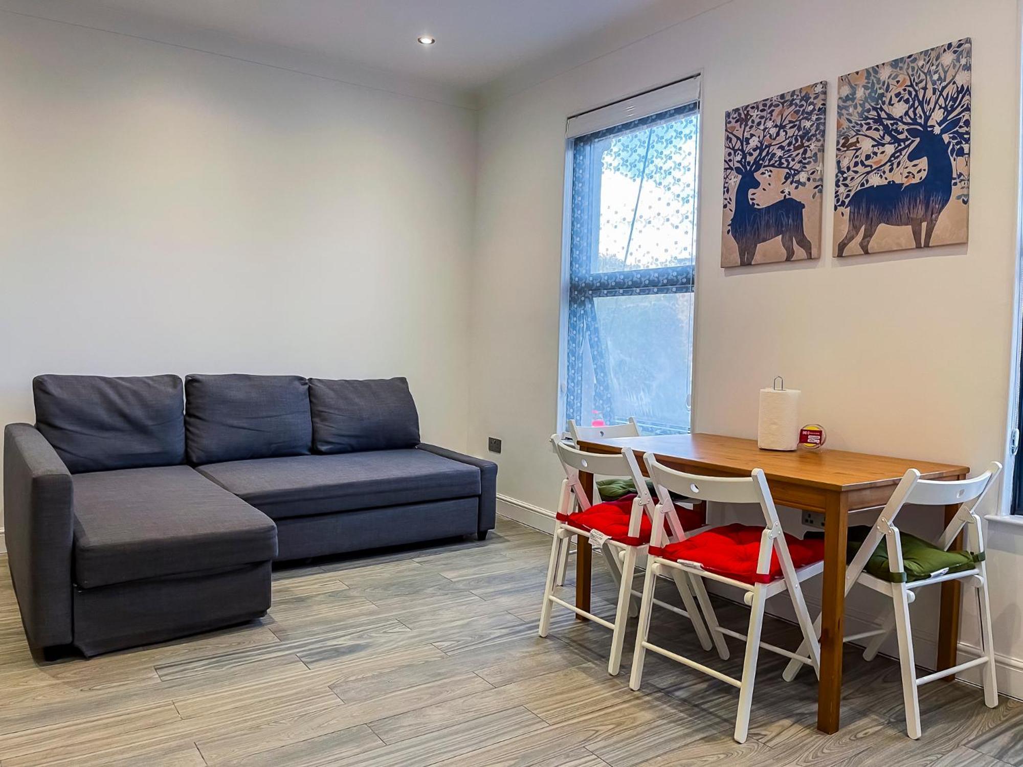 Beautiful 1 Bedroom Flat Close To Centre *