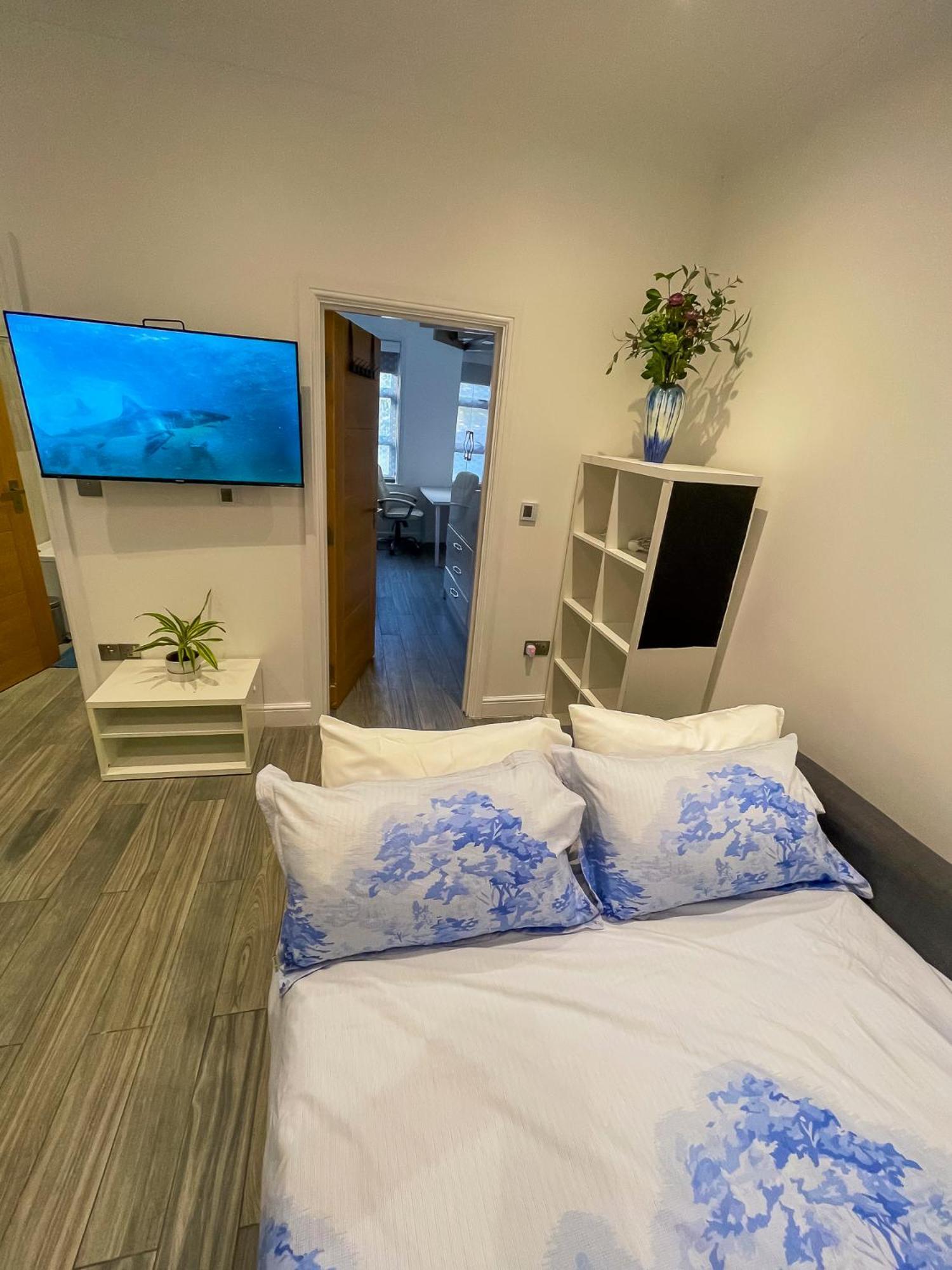 Beautiful 1 Bedroom Flat Close To Centre *