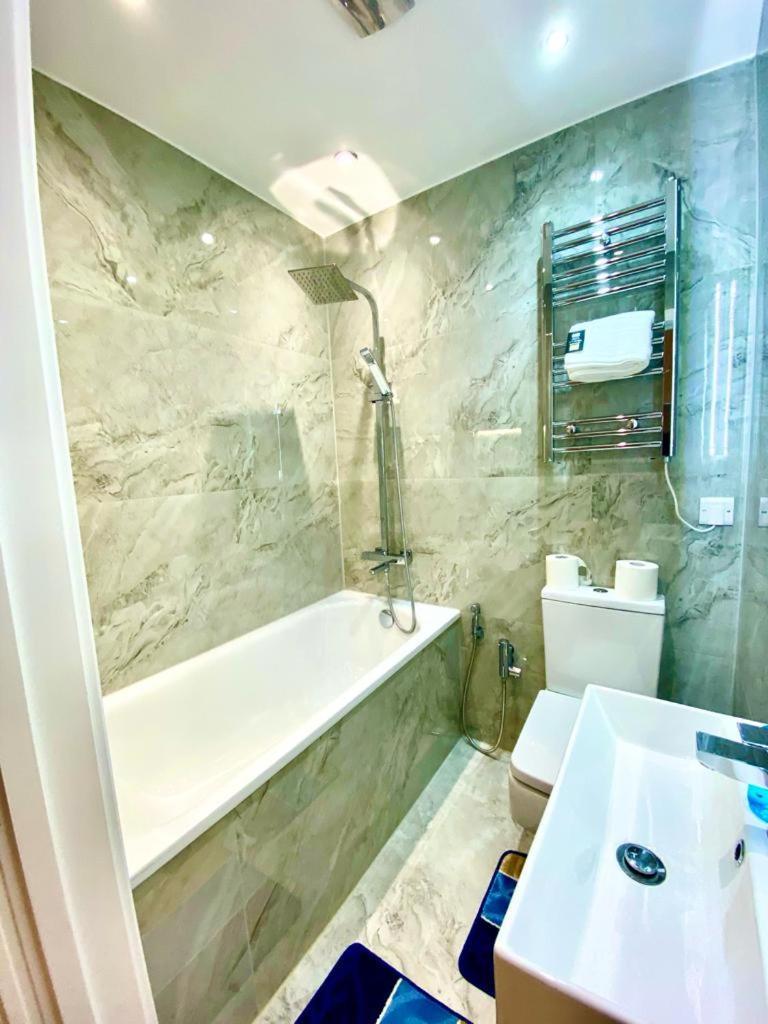 Apartment Comfortable One Bedroom Flat With Free Car Park In *