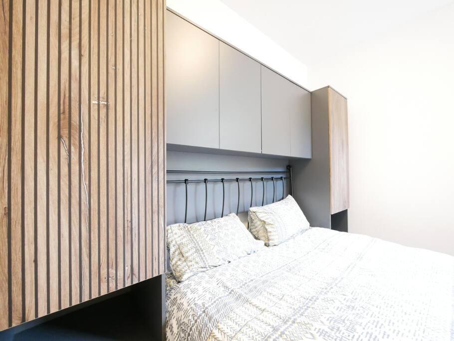 Newly Refurbished 2 Bed In Paddington Apartment London